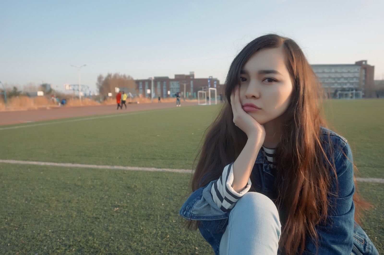 Sony Alpha a5000 (ILCE 5000) sample photo. Woman, campus, spring photography