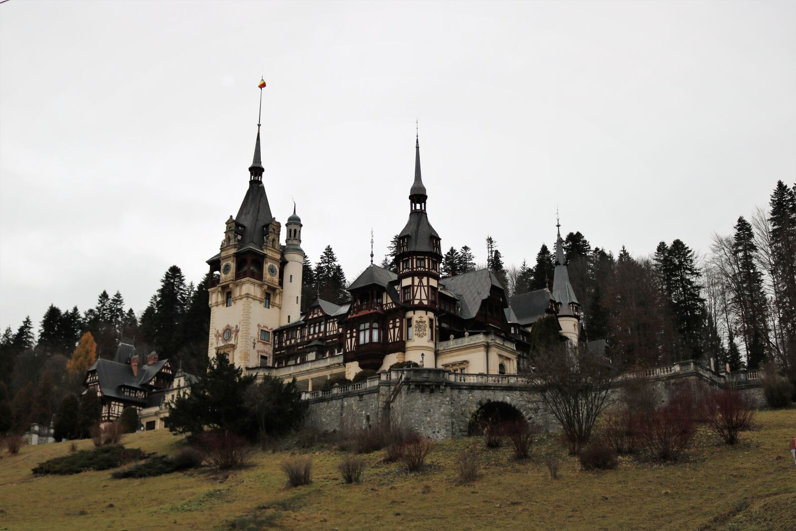 Canon EOS 750D (EOS Rebel T6i / EOS Kiss X8i) sample photo. Castelul peles, sinaia, romania photography