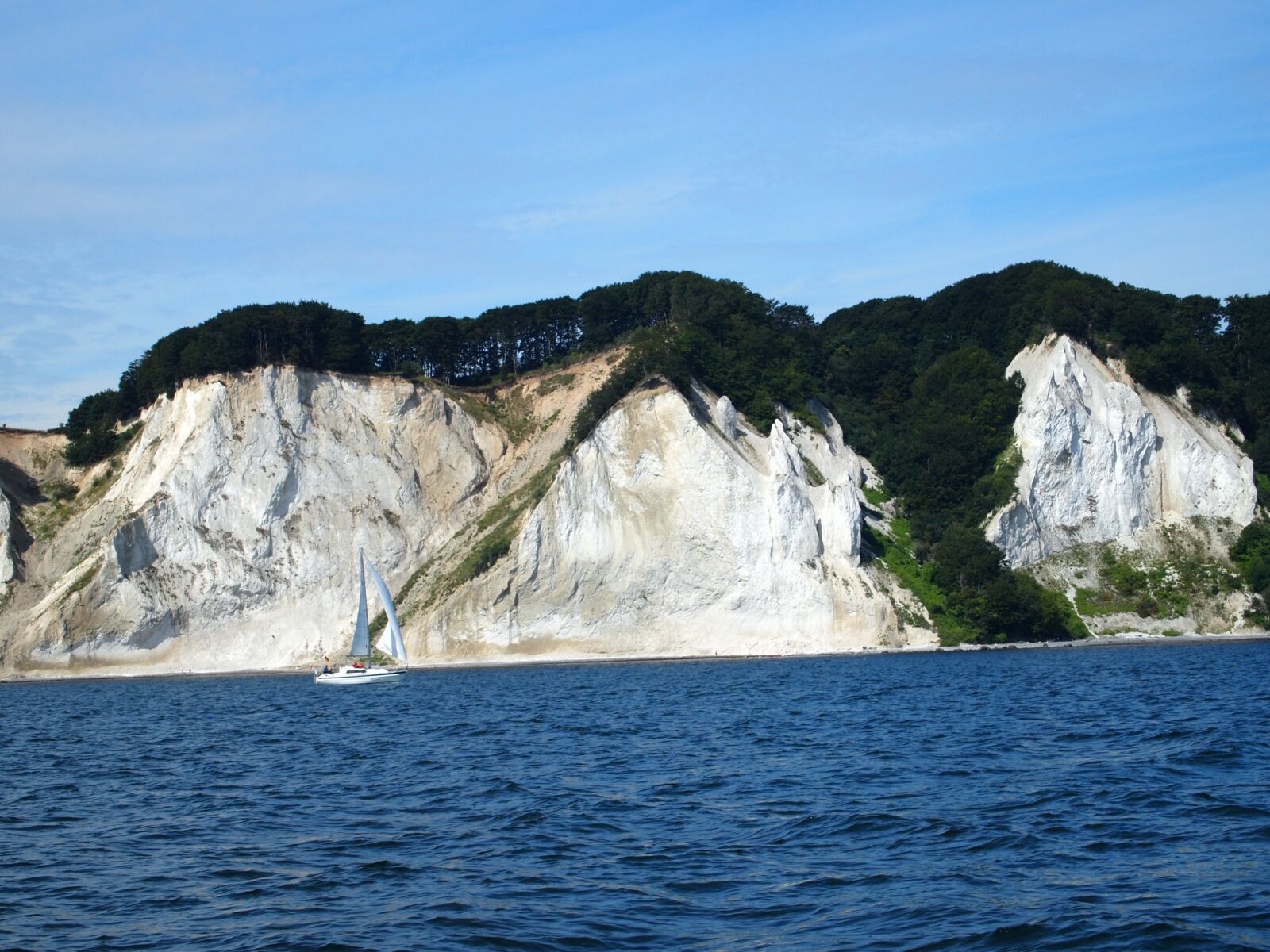Olympus PEN E-P2 sample photo. White cliffs, cliff, sailing photography