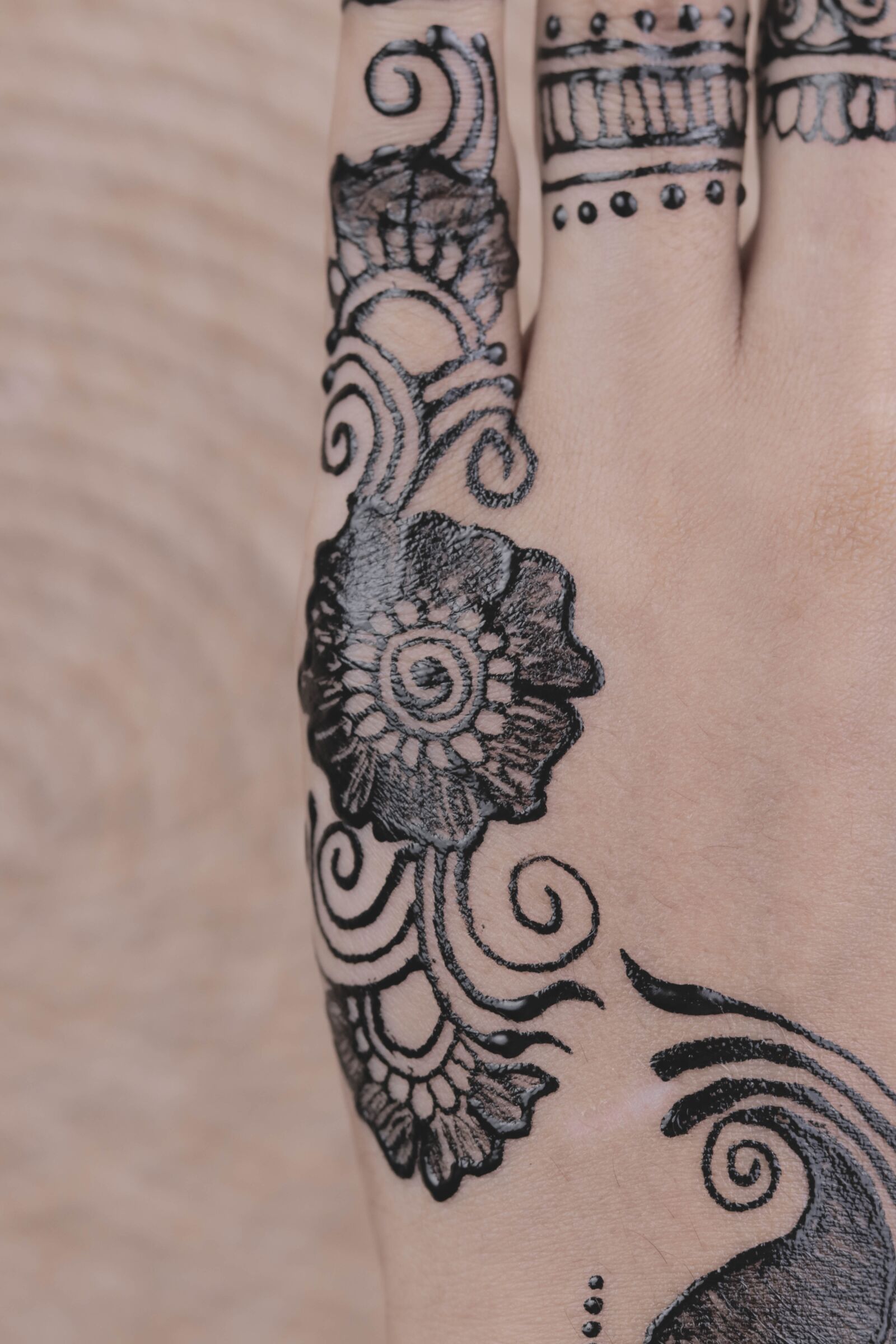 Canon EOS 80D sample photo. Henna, hands, mehendi photography