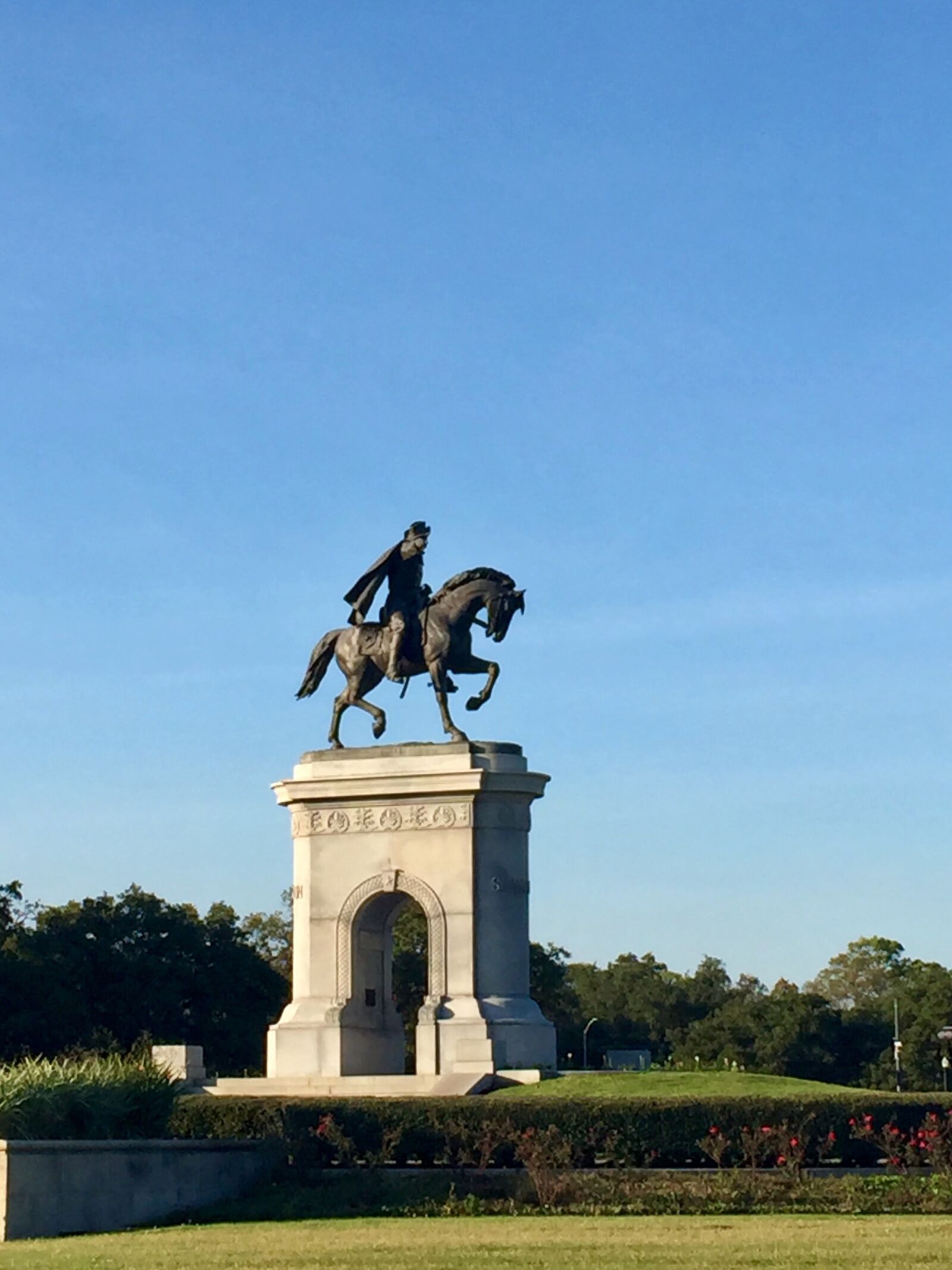 iPhone 6 Plus back camera 4.15mm f/2.2 sample photo. Sky, statue, door photography