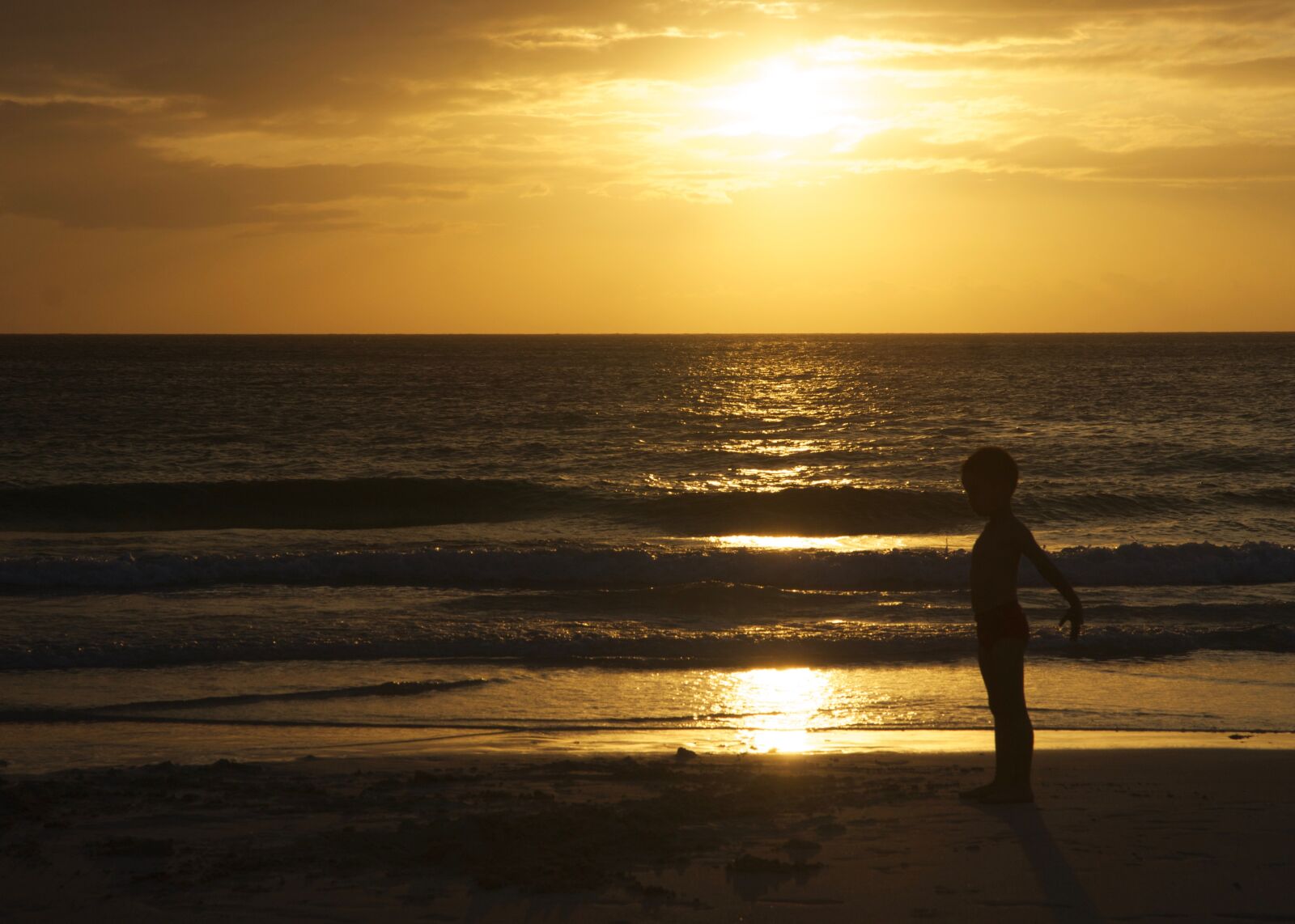 Sony Alpha DSLR-A350 sample photo. Thailand, holiday, sunset photography