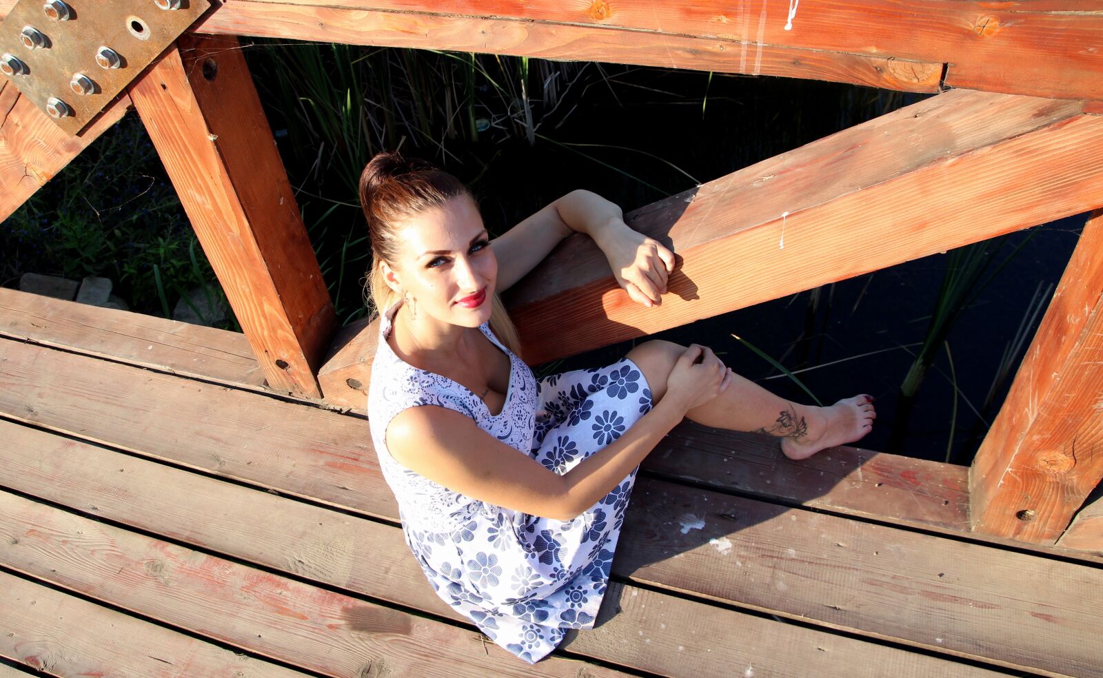 Canon EOS 700D (EOS Rebel T5i / EOS Kiss X7i) sample photo. Girl, blonde, bridge photography
