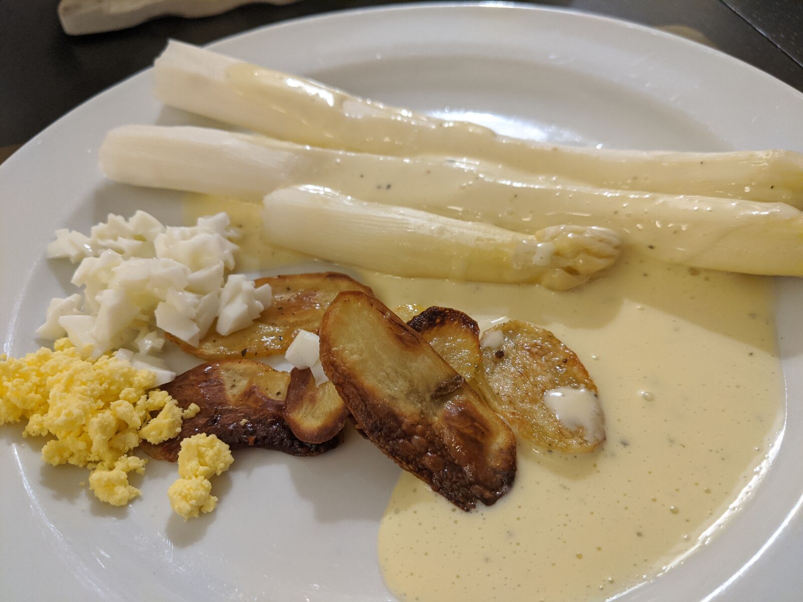 Google Pixel 2 XL sample photo. Asparagus, eat, egg photography