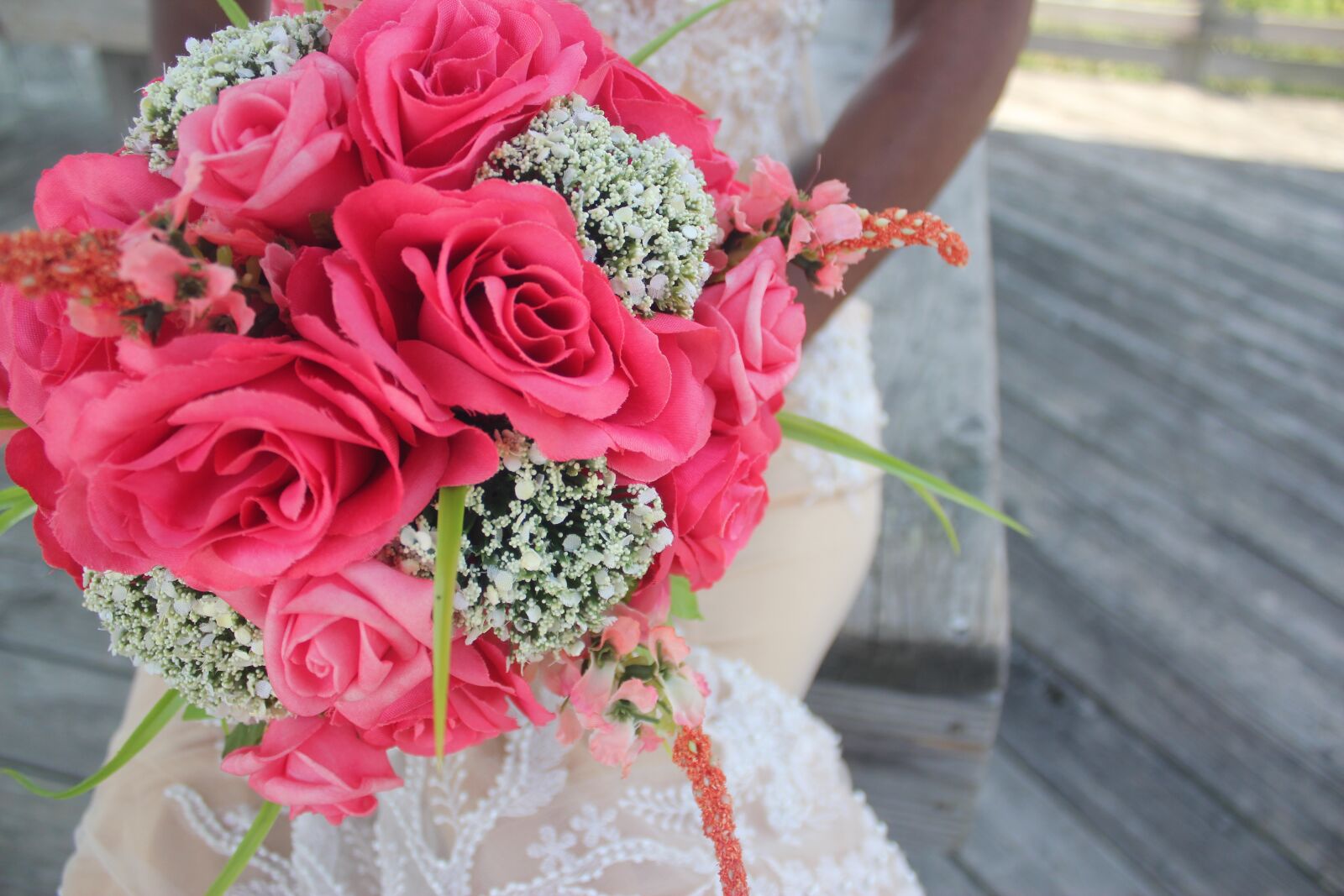 Canon EOS 550D (EOS Rebel T2i / EOS Kiss X4) sample photo. Flowers, wedding, bride photography