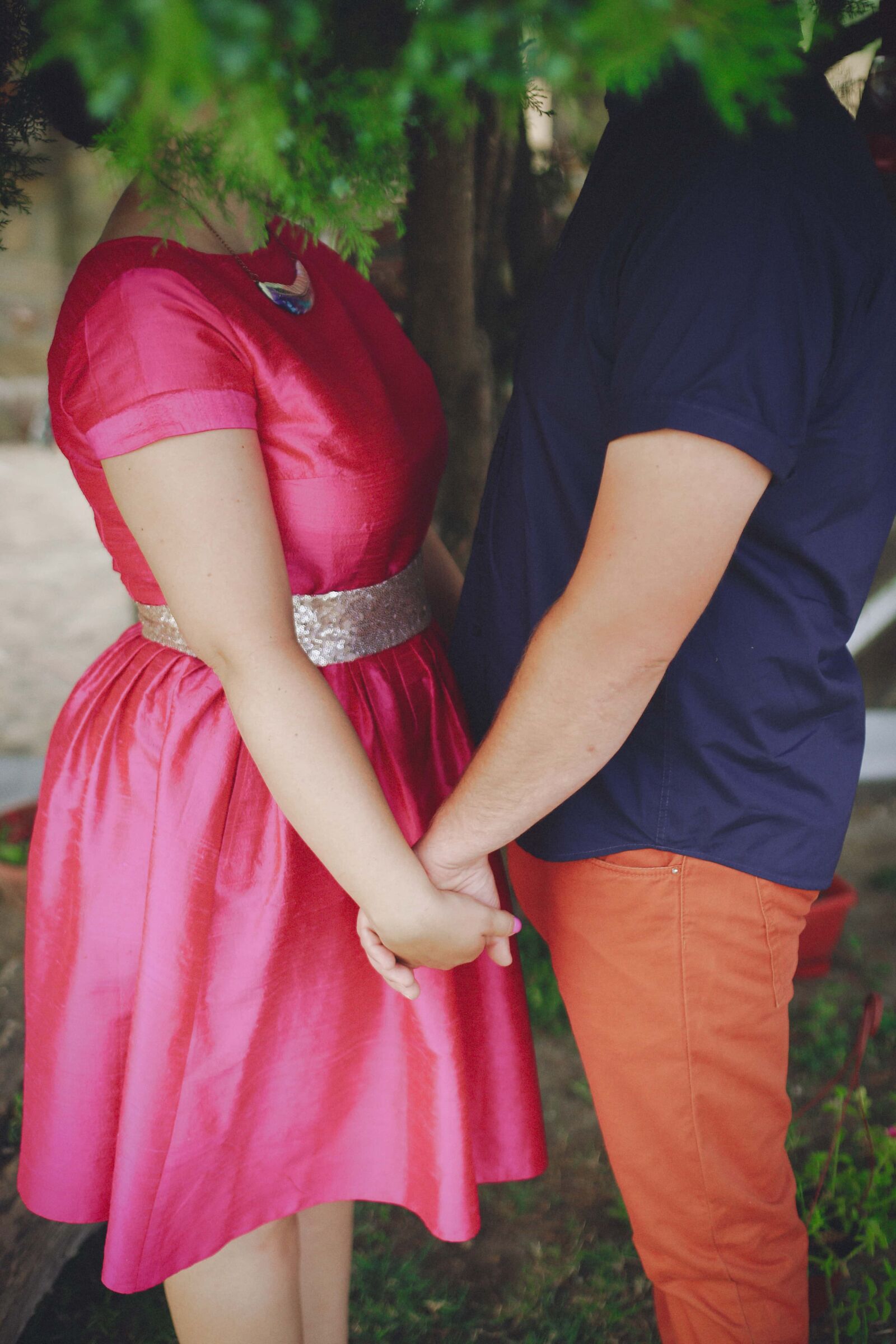 Canon EOS 6D + Canon EF 50mm F1.4 USM sample photo. Hold, hands, girlfriend, boyfriend photography