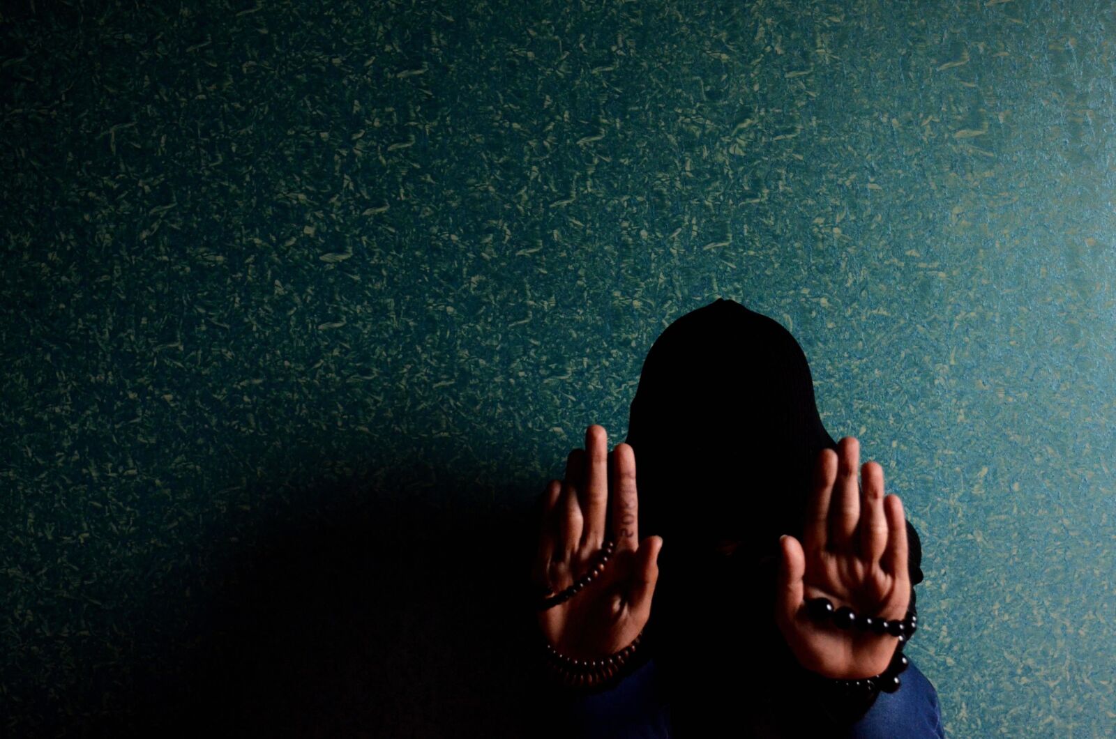 Nikon D5100 sample photo. Person, human hand, dark photography