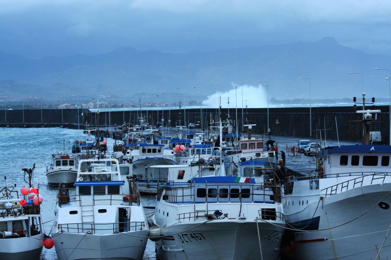 Canon EOS 350D (EOS Digital Rebel XT / EOS Kiss Digital N) sample photo. Porto, fishing vessels, boats photography