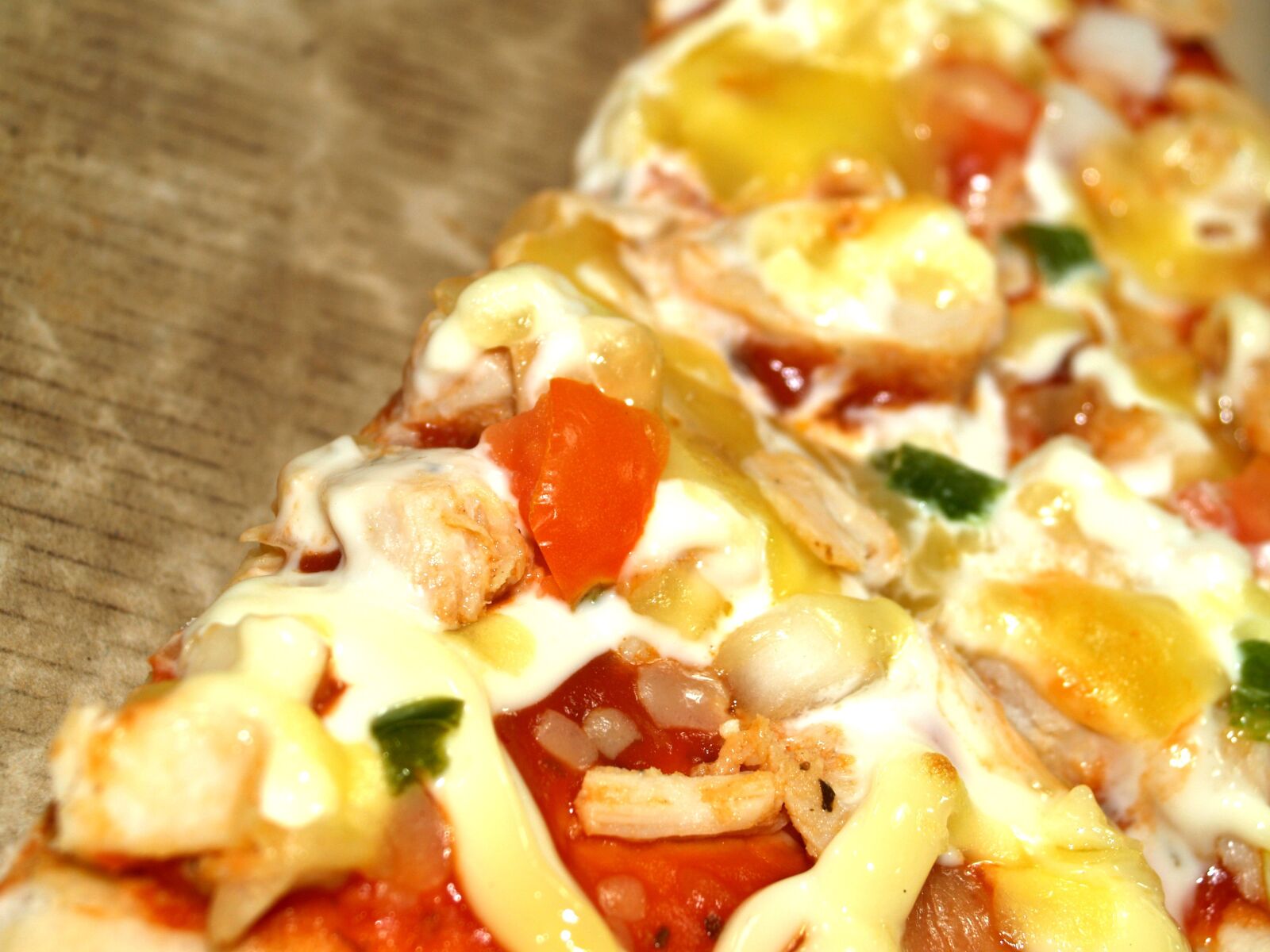 Olympus E-300 (EVOLT E-300) sample photo. Pizza, pepperoni, slice photography