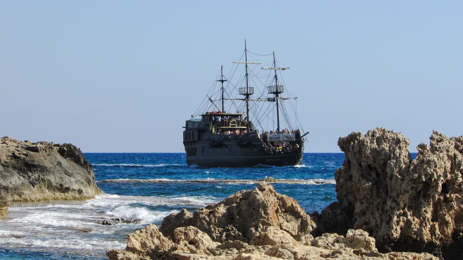 Canon PowerShot SX400 IS sample photo. Pirate ship, black pearl photography