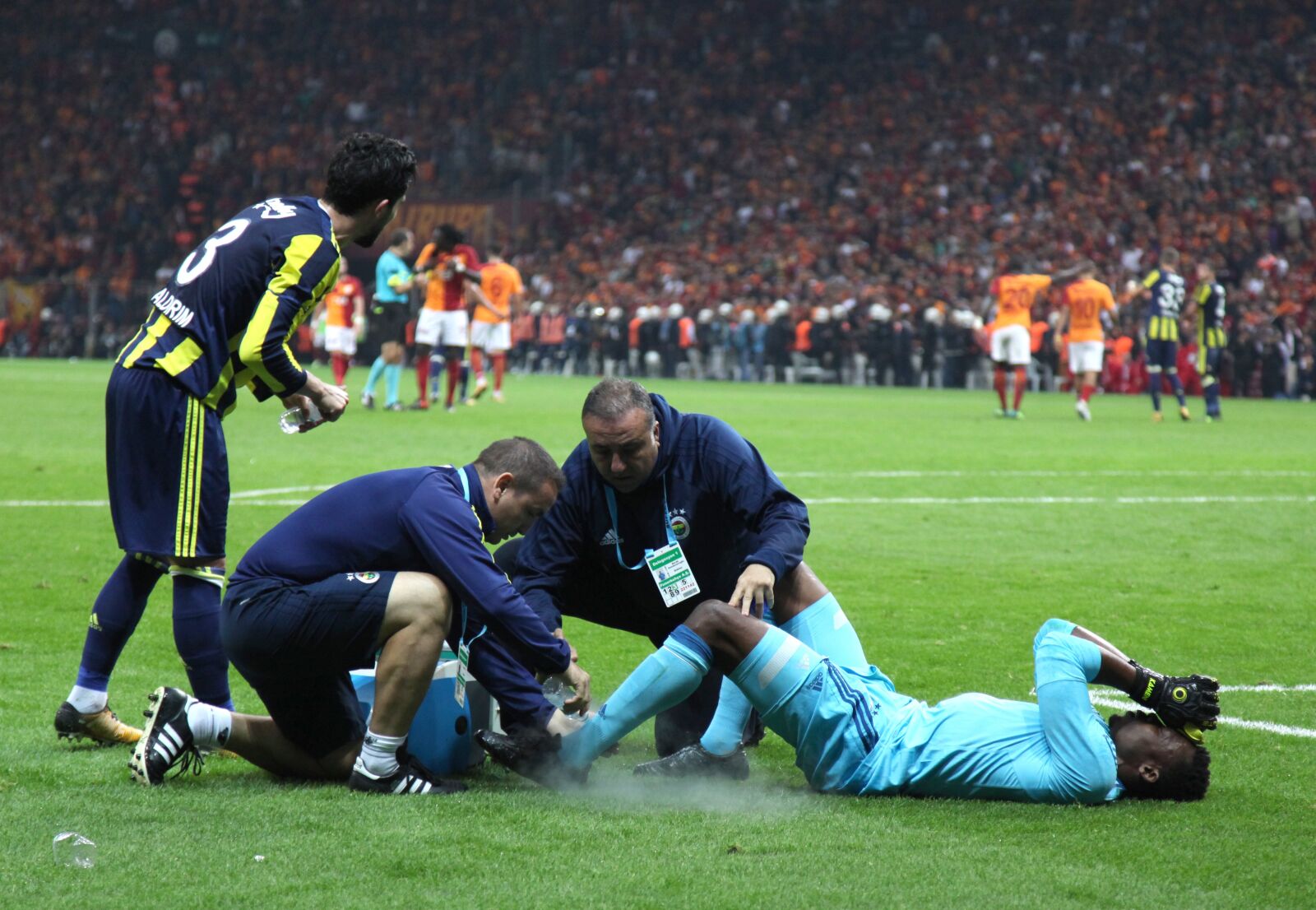 Canon EOS 5D Mark II sample photo. Fenerbahce, goalie, disability photography