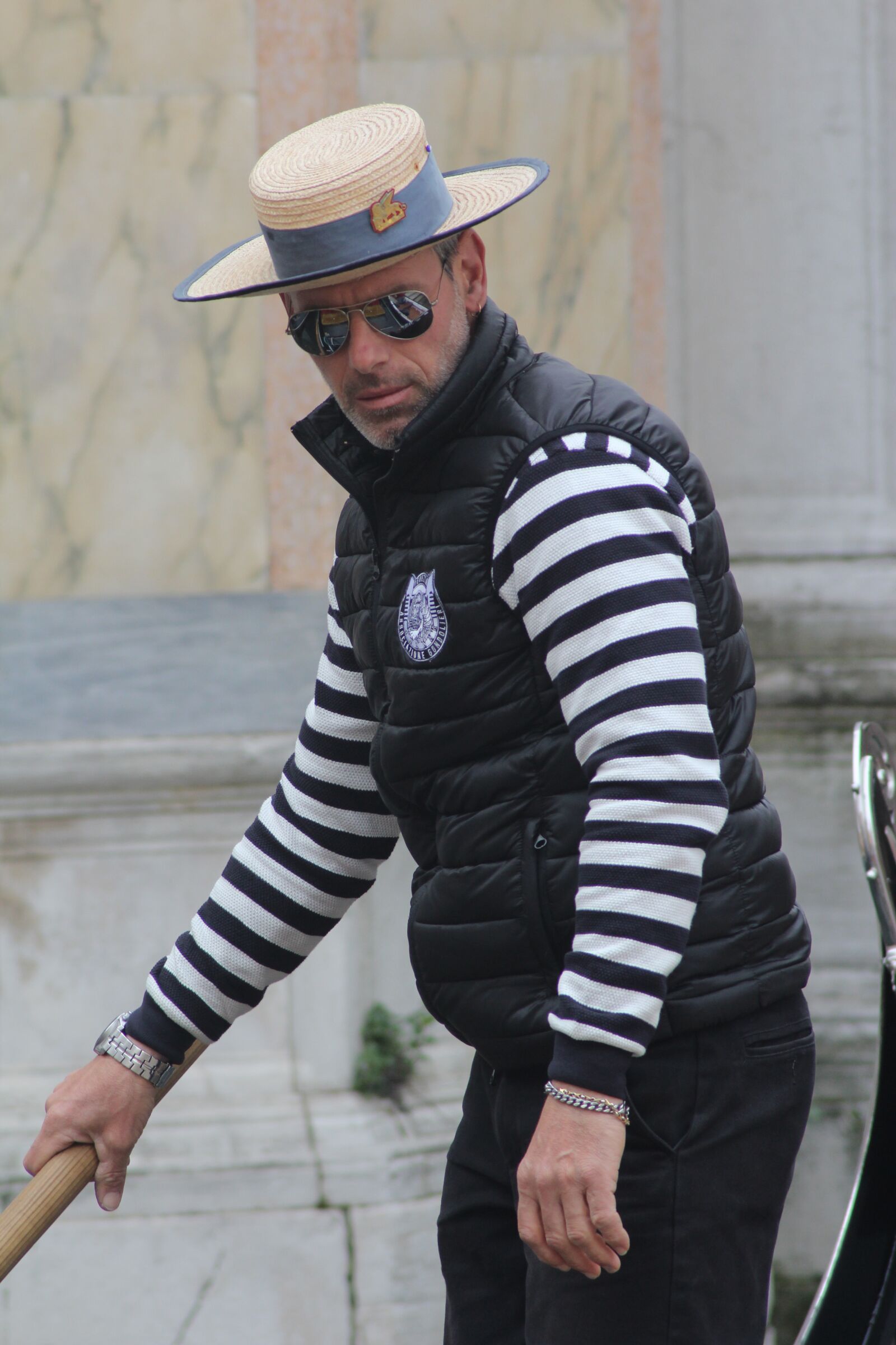 Canon EOS 600D (Rebel EOS T3i / EOS Kiss X5) sample photo. Man, sunglasses, hat photography
