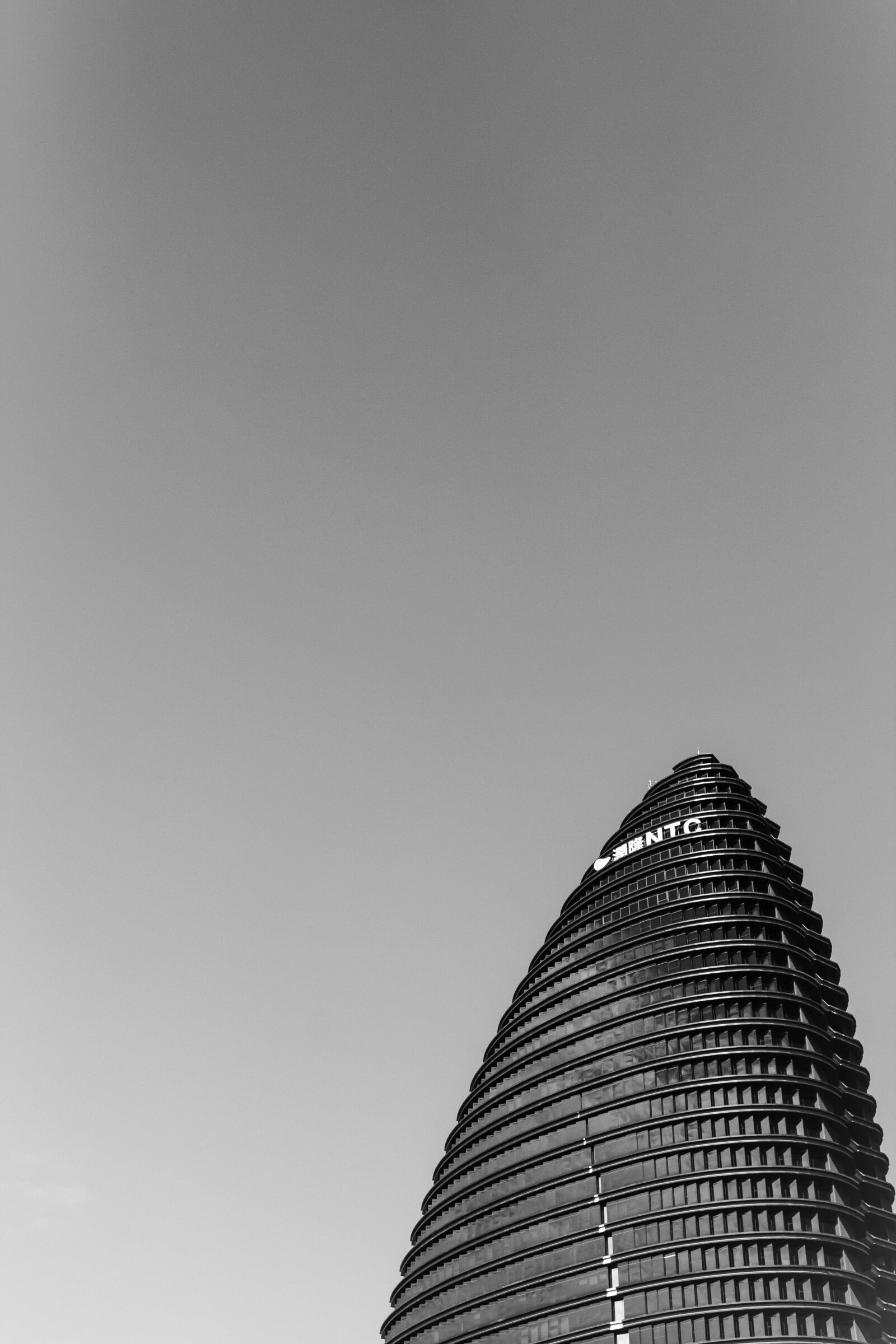 Canon EOS 1300D (EOS Rebel T6 / EOS Kiss X80) sample photo. Building, architecture, black photography