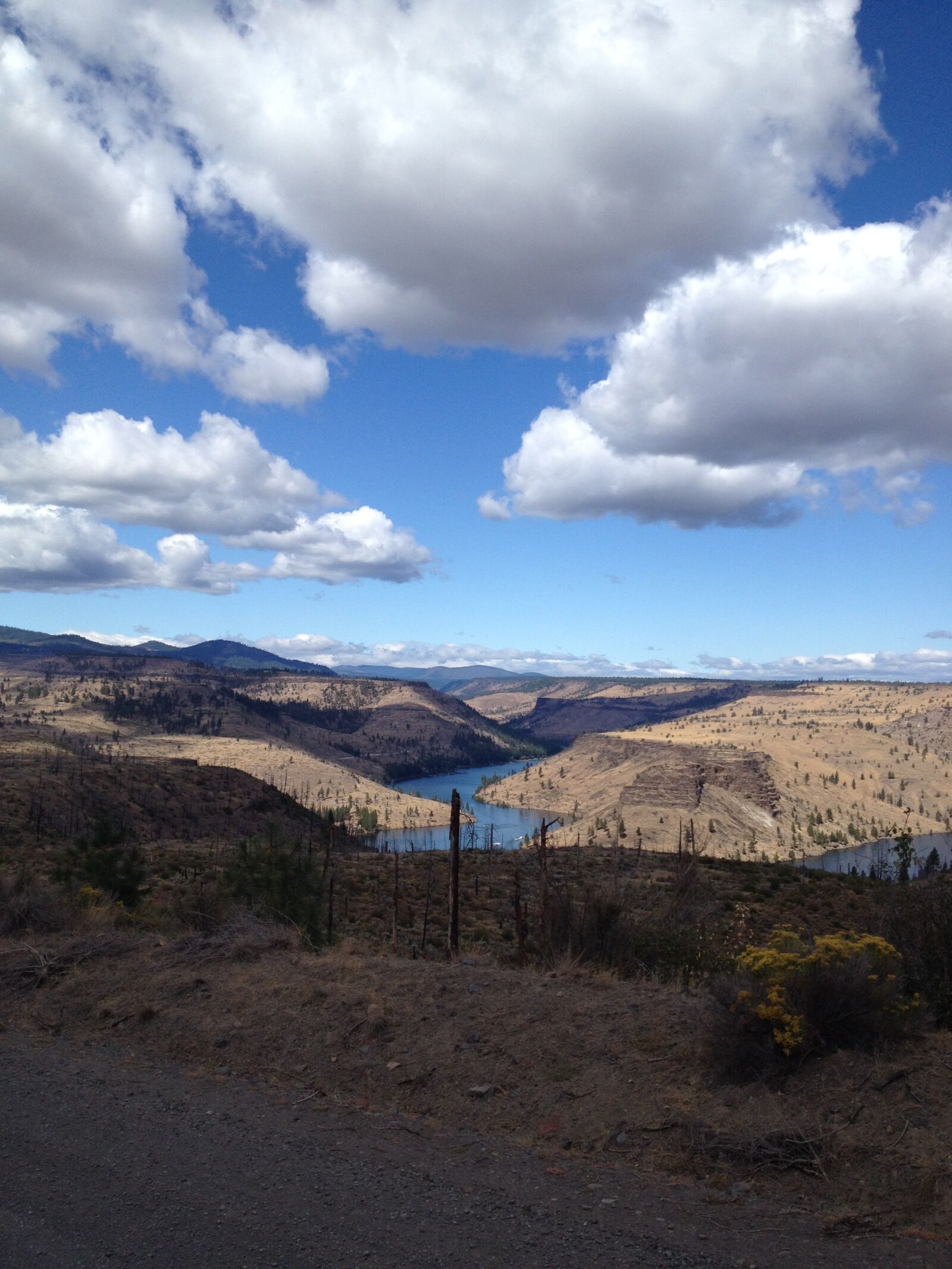 iPhone 4S back camera 4.28mm f/2.4 sample photo. Clouds, oregon, landscape photography