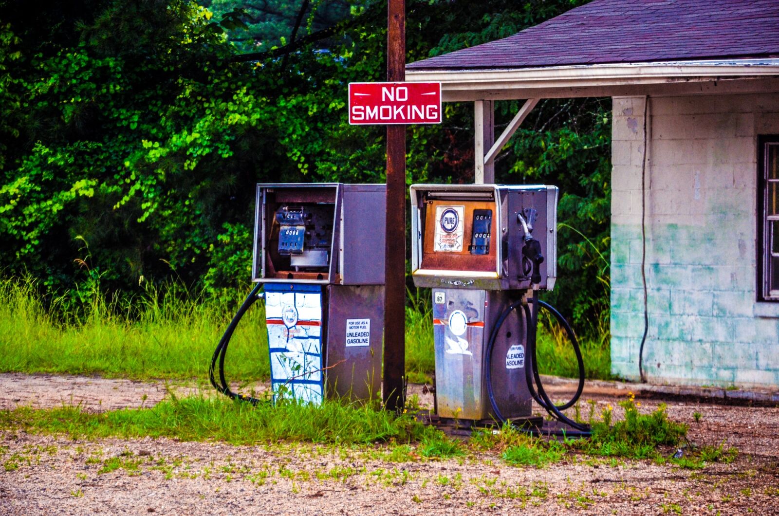 Nikon D5100 sample photo. Abandoned, petrol stations, southern photography