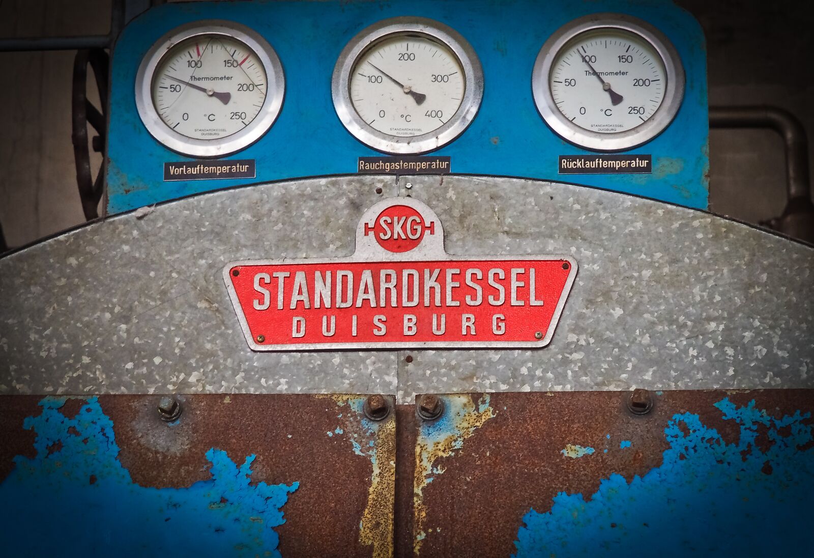 Olympus OM-D E-M10 sample photo. Lost places, rooms, abandoned photography