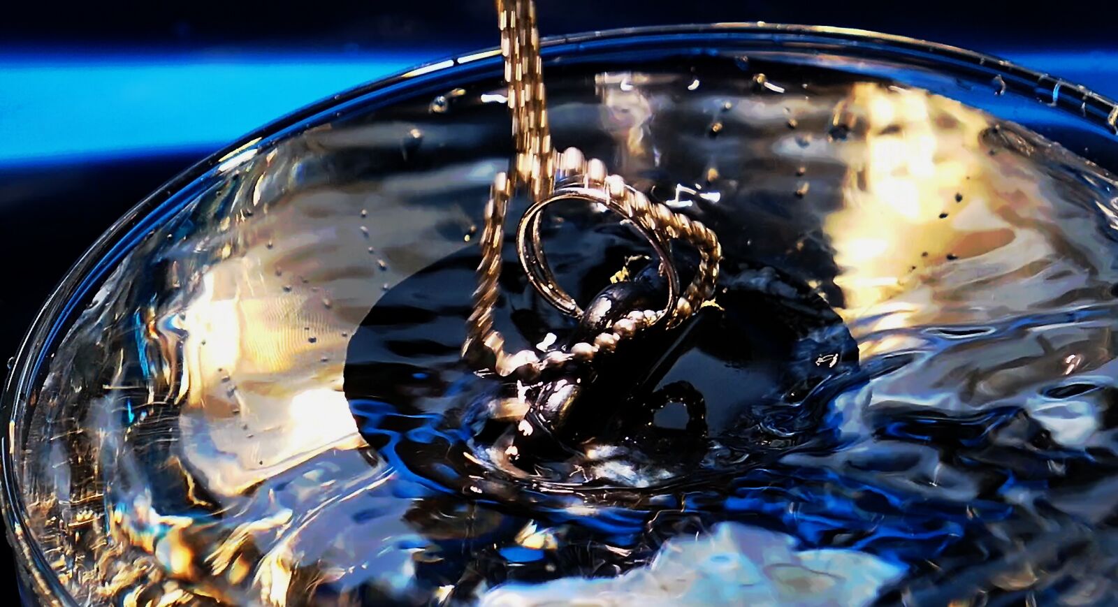 Panasonic Lumix DMC-LX10 (Lumix DMC-LX15) sample photo. Water, fontaine, plug photography