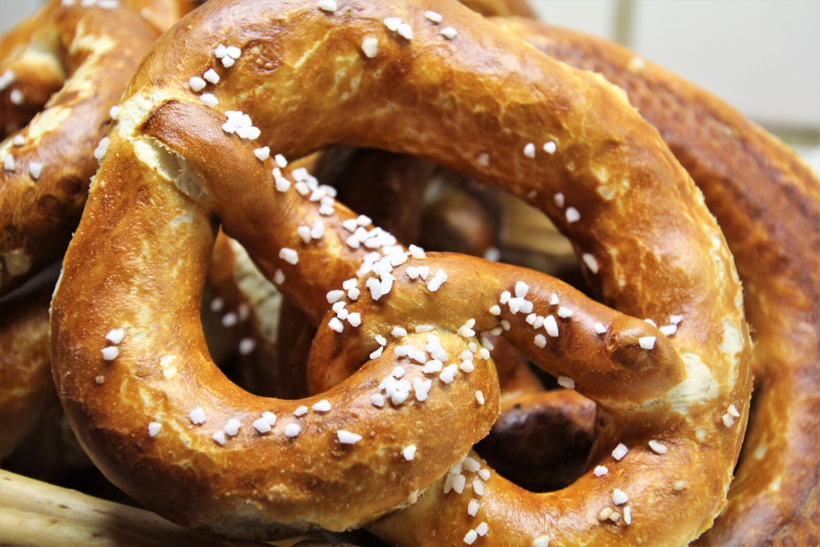 Canon EOS 60D + Tamron 16-300mm F3.5-6.3 Di II VC PZD Macro sample photo. Pretzels, pretzel, laugenbreze photography