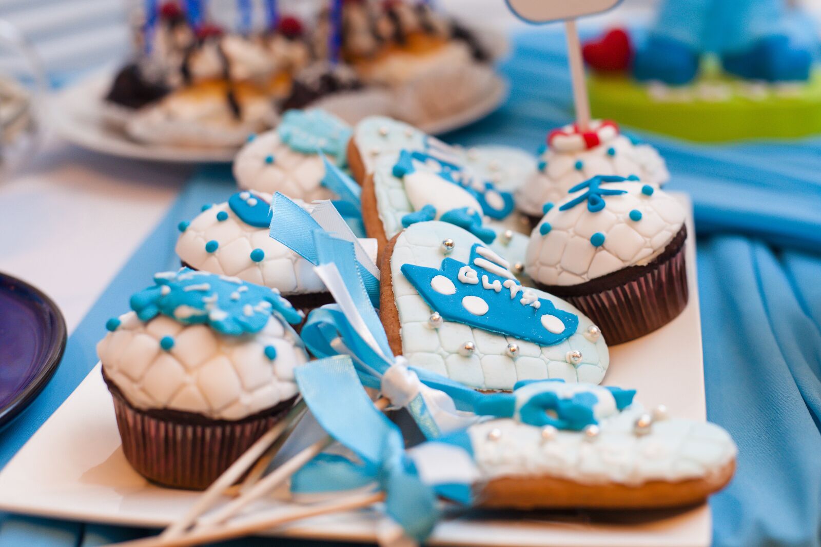 Canon EF 50mm F1.4 USM sample photo. Gingerbread, cupcake, gingerbread cookies photography