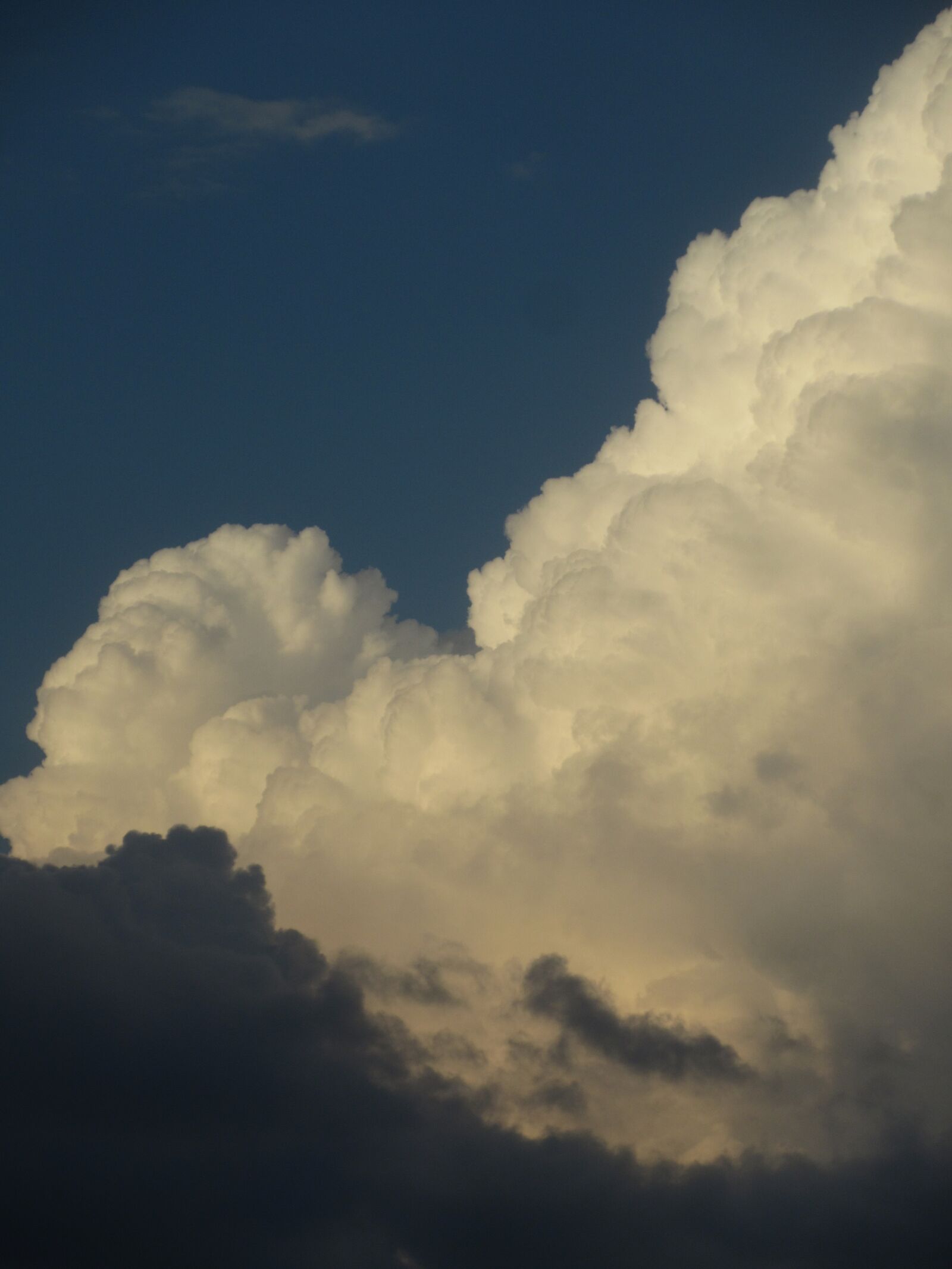 Canon PowerShot ELPH 340 HS (IXUS 265 HS / IXY 630) sample photo. Clouds, sky, thunderstorm photography