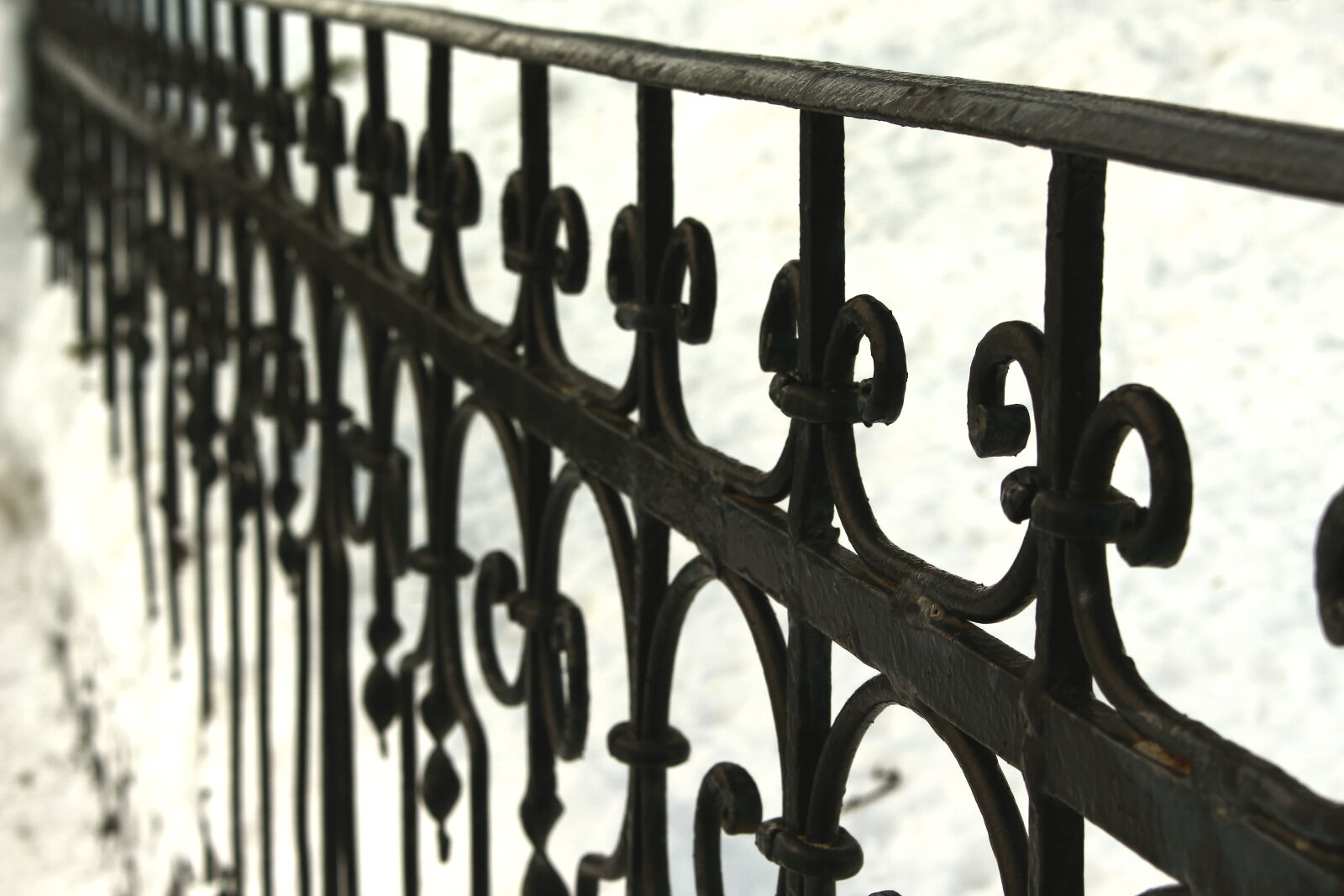 Canon EOS 700D (EOS Rebel T5i / EOS Kiss X7i) sample photo. Blacksmith, cemetery, fence, graveyard photography