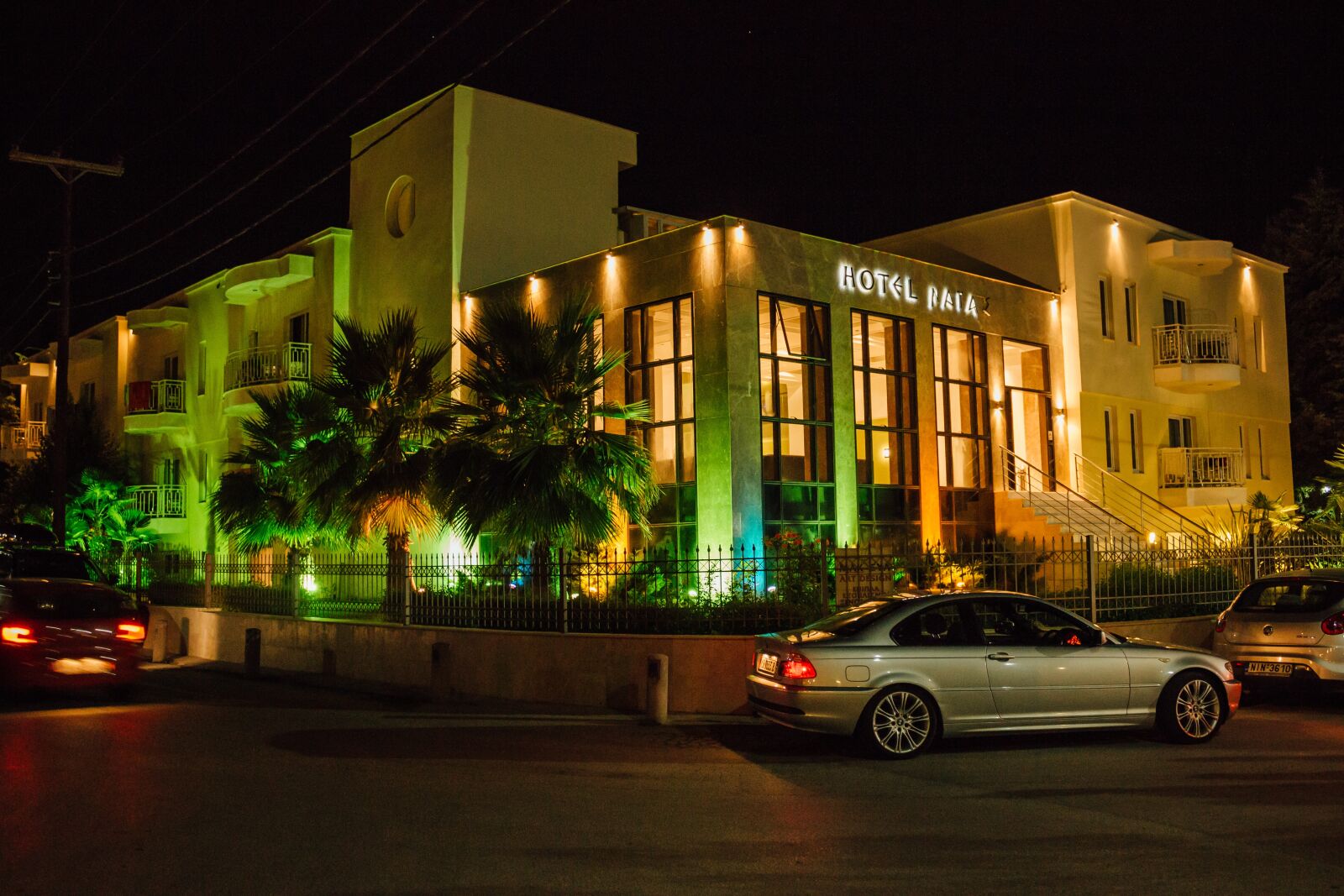 Canon EF-S 18-55mm F3.5-5.6 IS sample photo. Nightlife, hotel, nightclub, luxury photography