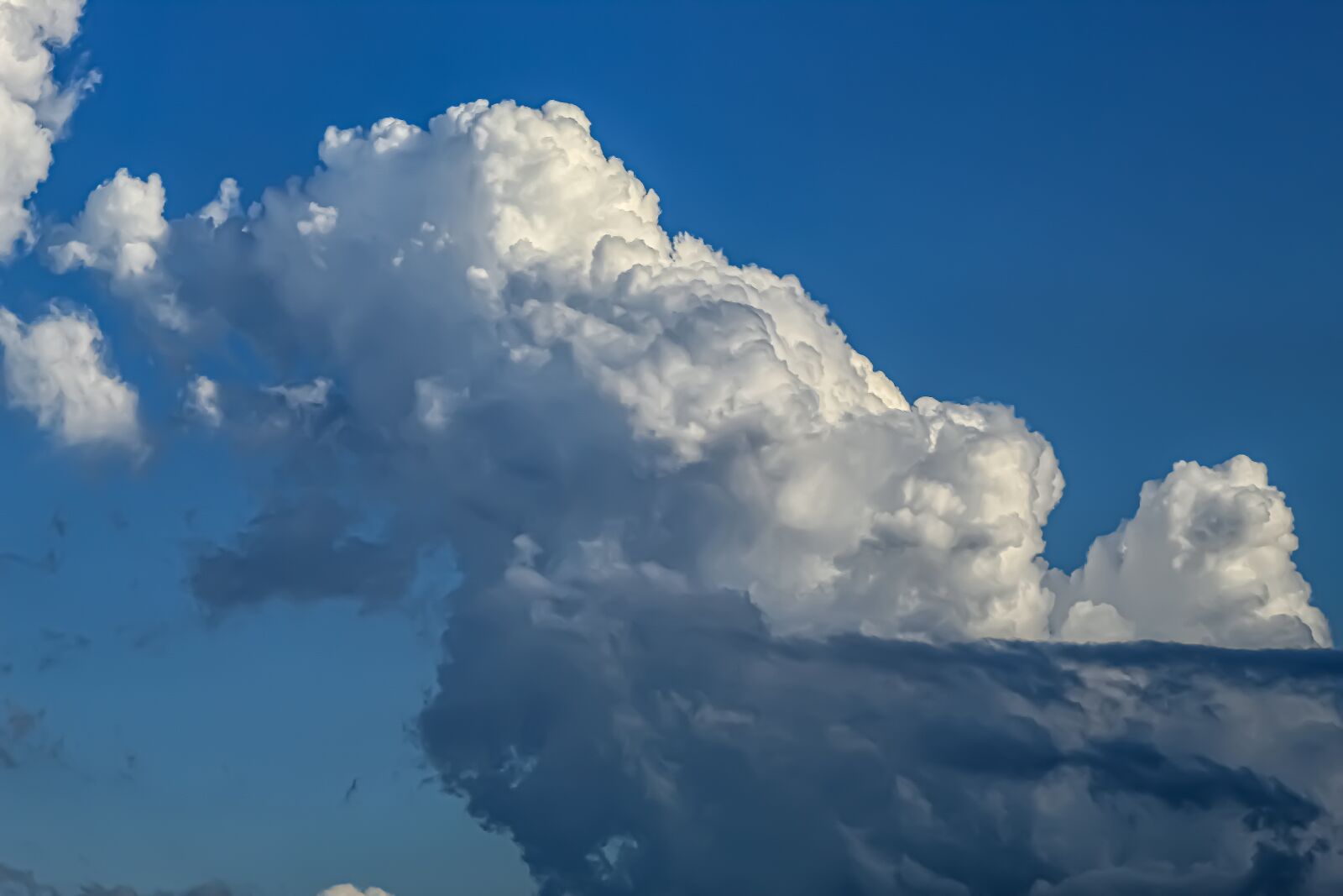 Canon EOS 4000D (EOS Rebel T100 / EOS 3000D) sample photo. Thunderhead, clouds, sky photography