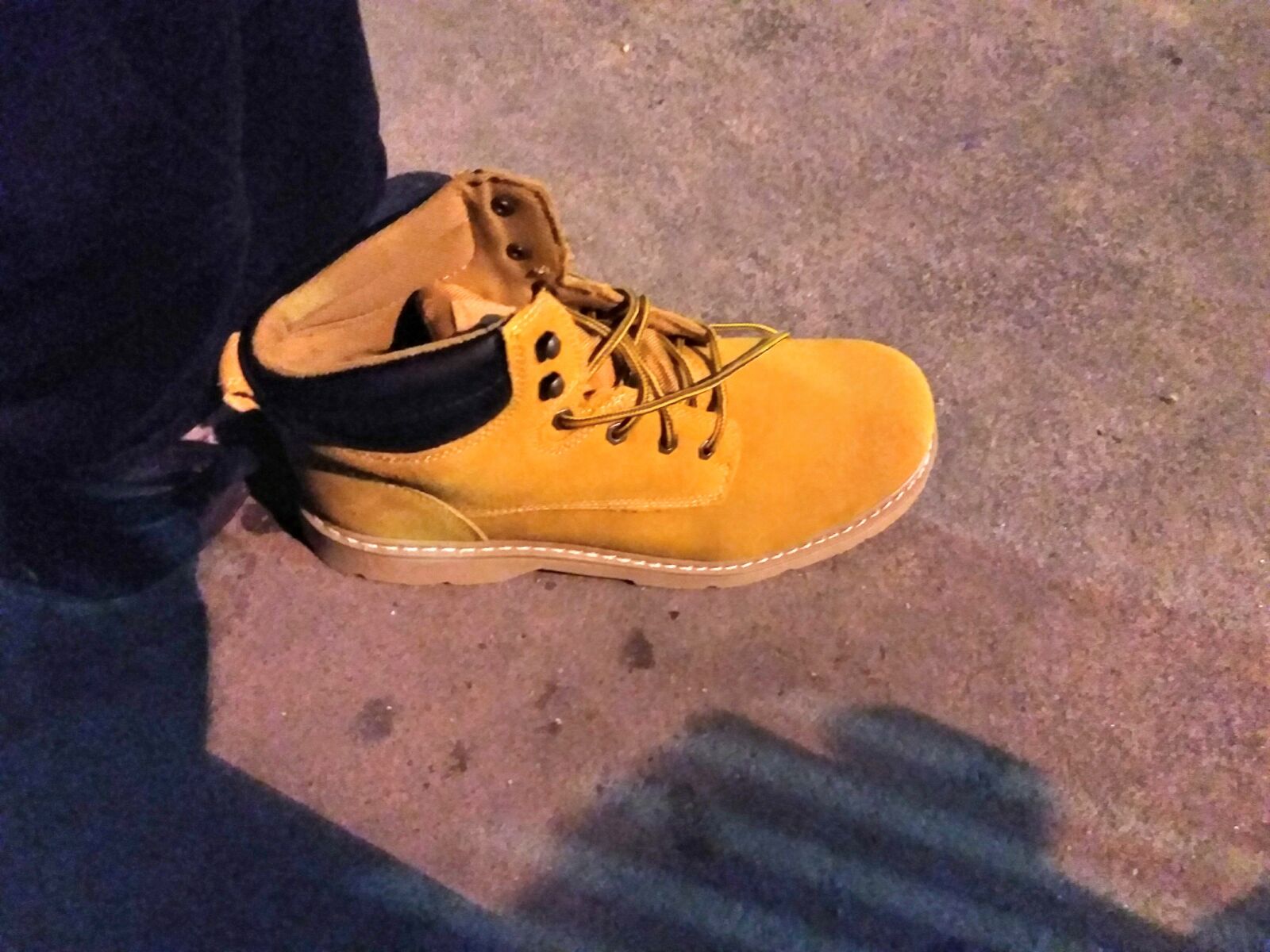 ZTE Z971 sample photo. Work boot, boot, laces photography