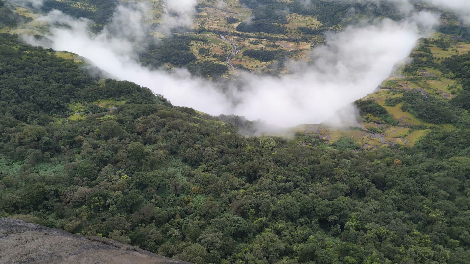 Xiaomi Mi A2 sample photo. Clouds, plateaus, sky photography