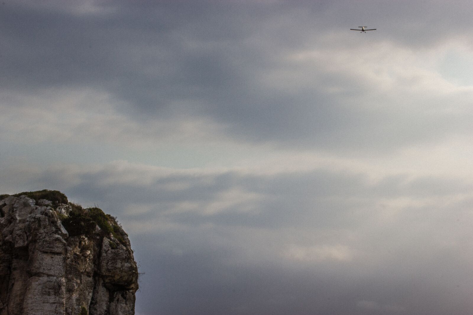 Canon EOS 550D (EOS Rebel T2i / EOS Kiss X4) sample photo. Aircraft, sky, landscape photography