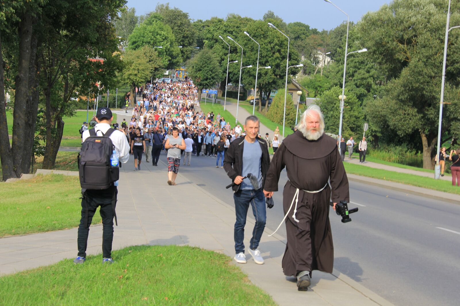 Canon EF-S 18-200mm F3.5-5.6 IS sample photo. Franciscan, monk, catholic photography