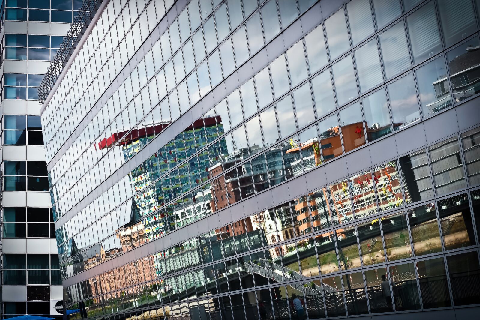 Olympus OM-D E-M10 sample photo. Architecture, glass, building photography