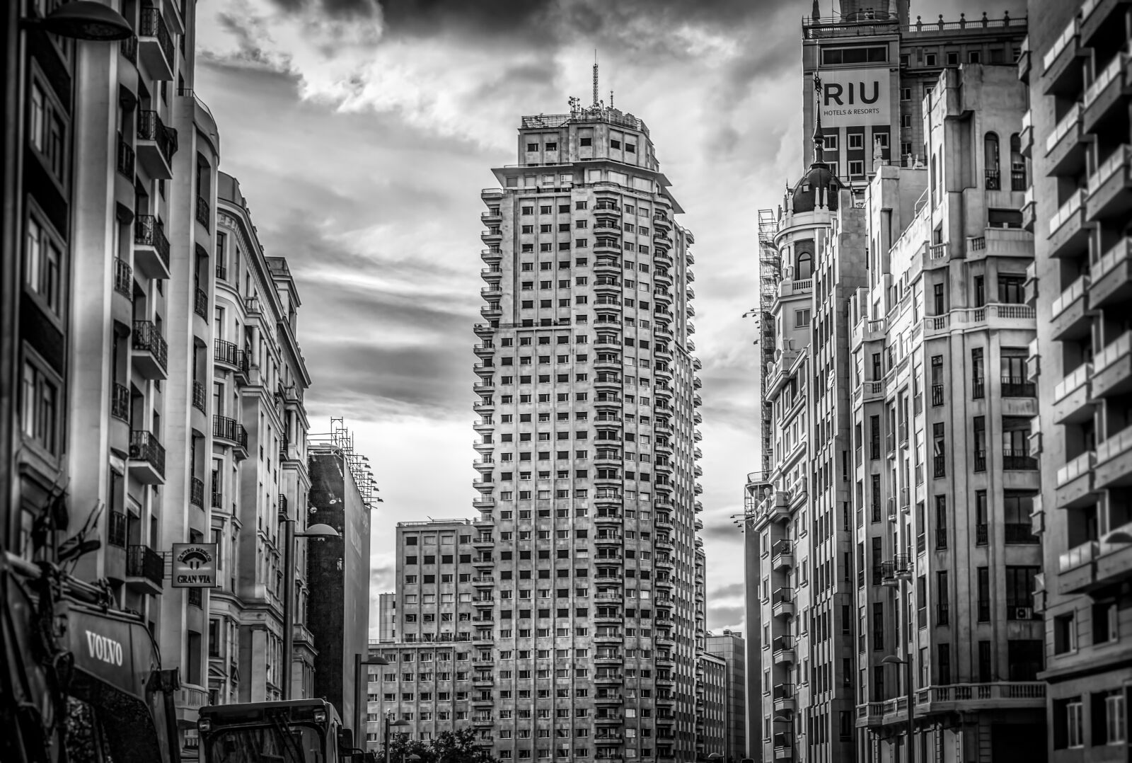 Canon EOS 6D + Canon EF 50mm F1.4 USM sample photo. Skyscraper, madrid, cityscape photography