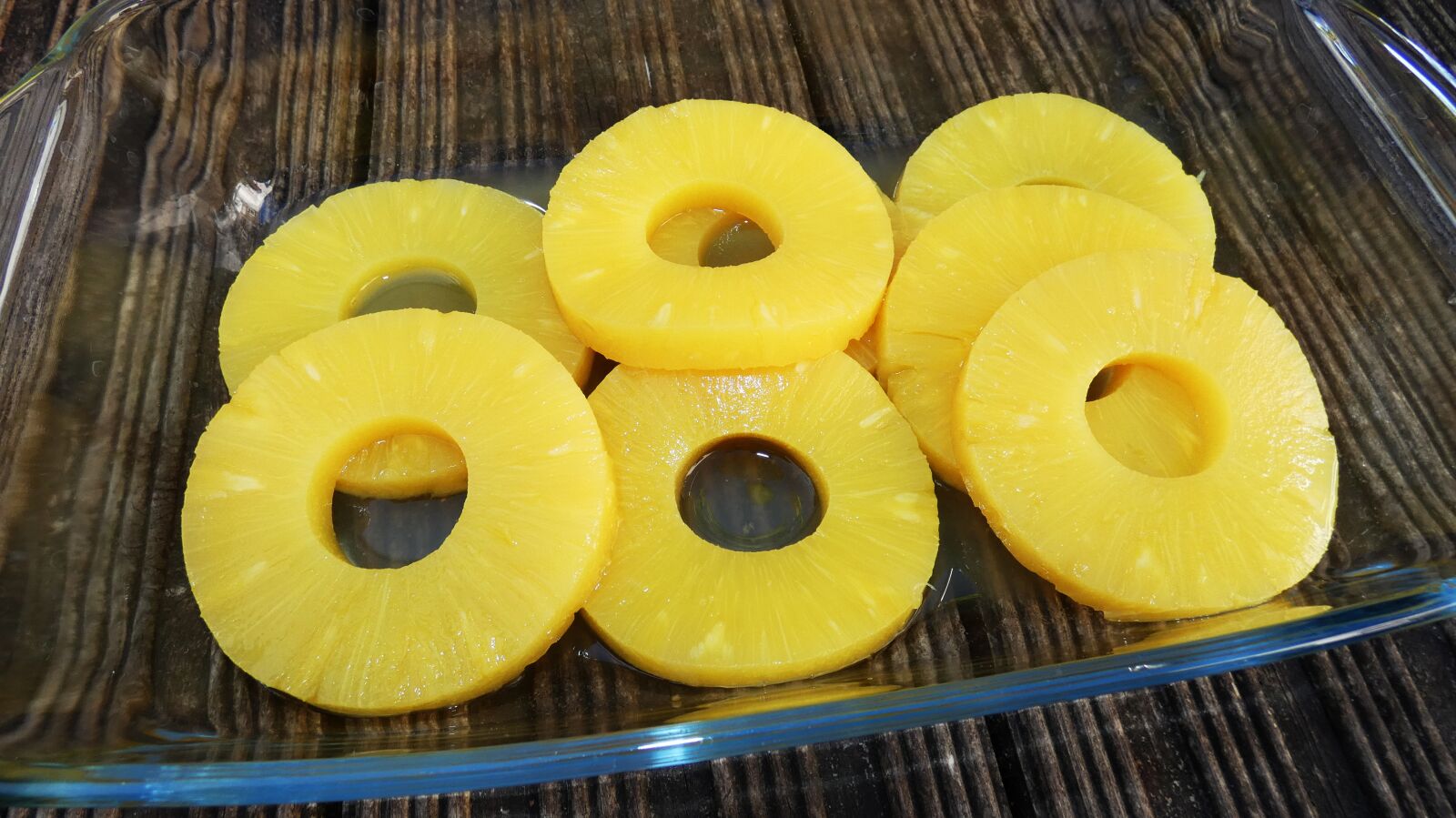 Panasonic Lumix DC-FZ80 (Lumix DC-FZ82) sample photo. Pineapple, sweet, fruit photography