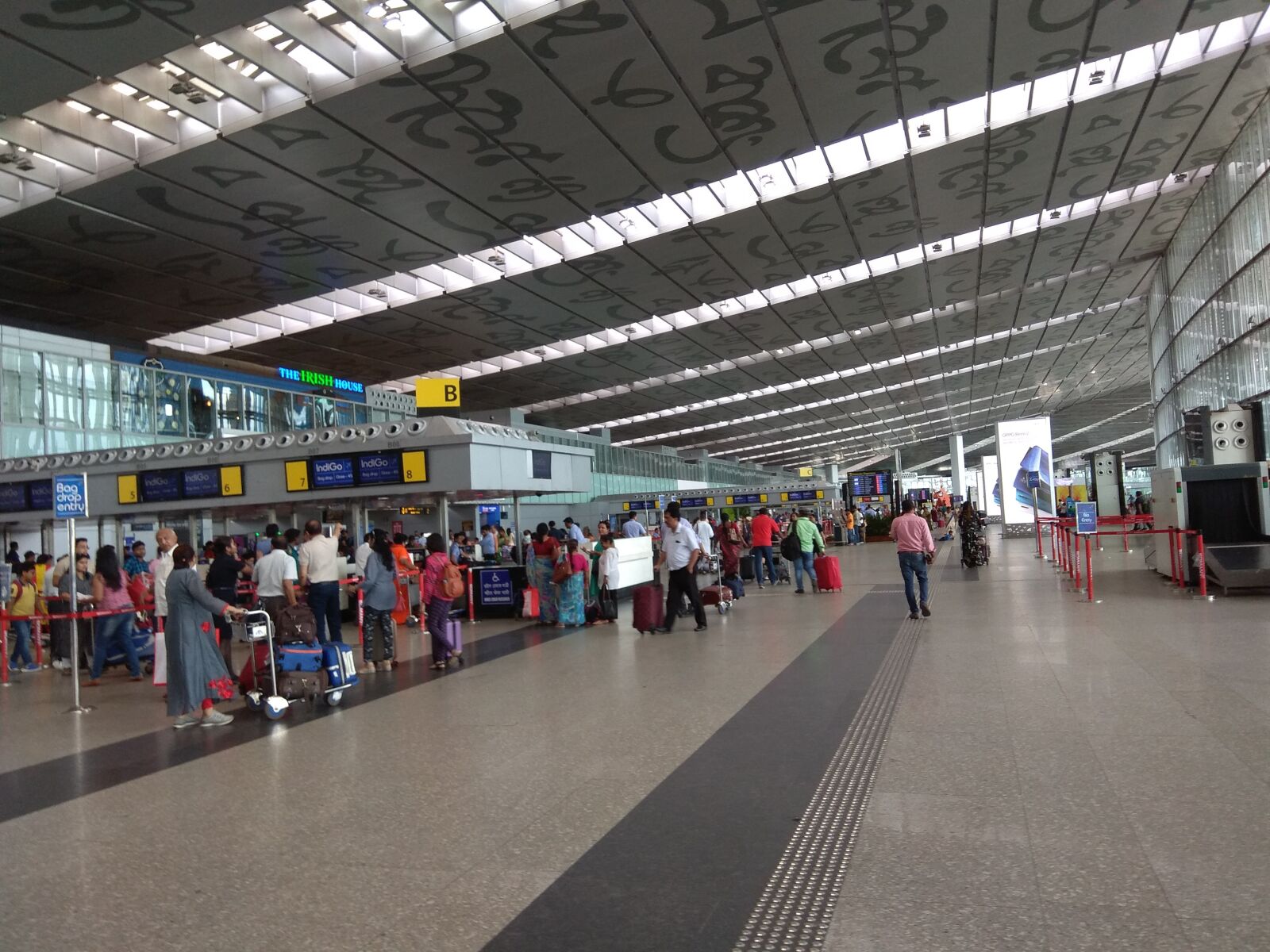 Xiaomi Redmi Note 4 sample photo. Airport, travel, go photography