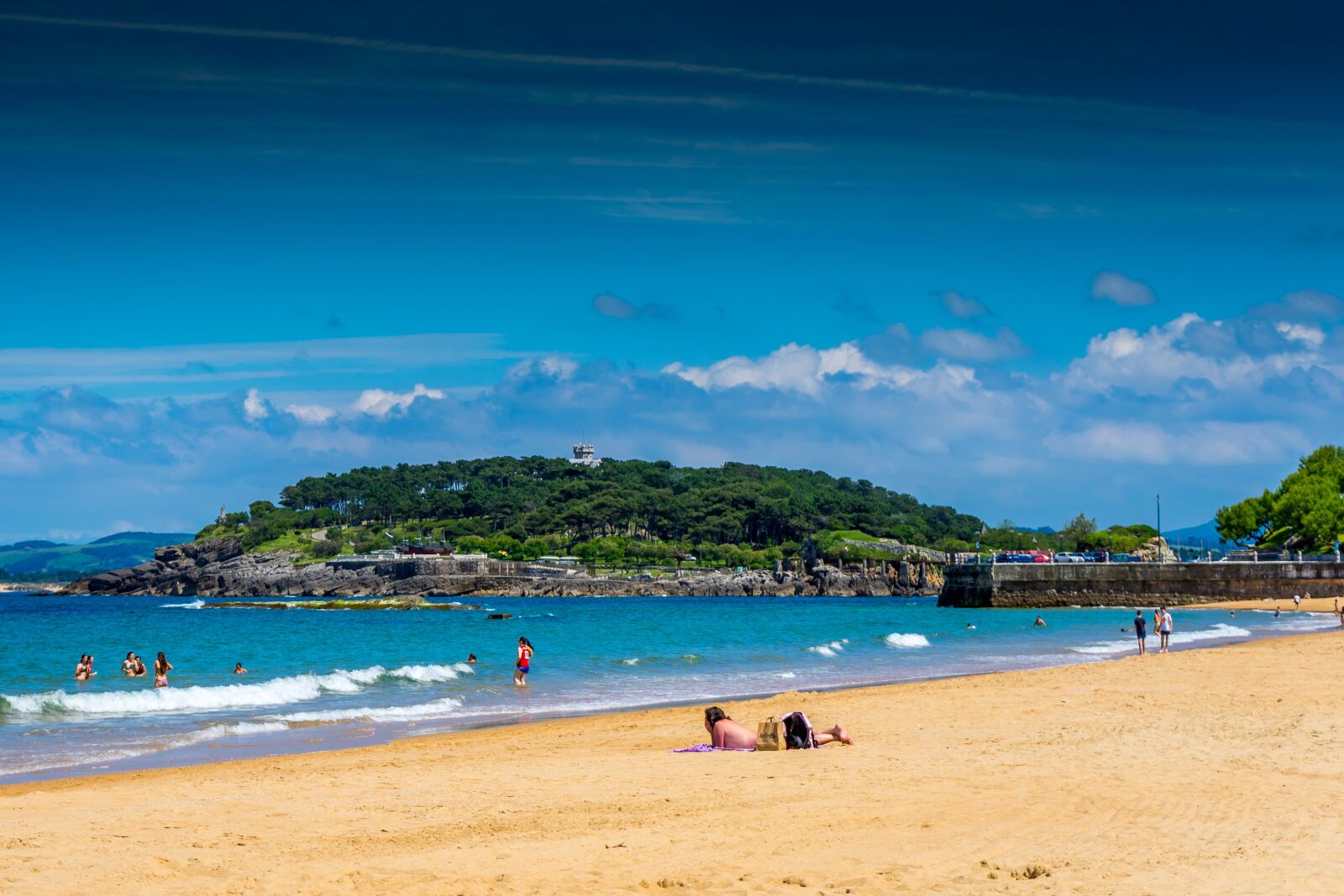 Sony a7 + Sony FE 28-70mm F3.5-5.6 OSS sample photo. Santander, beach, sea photography