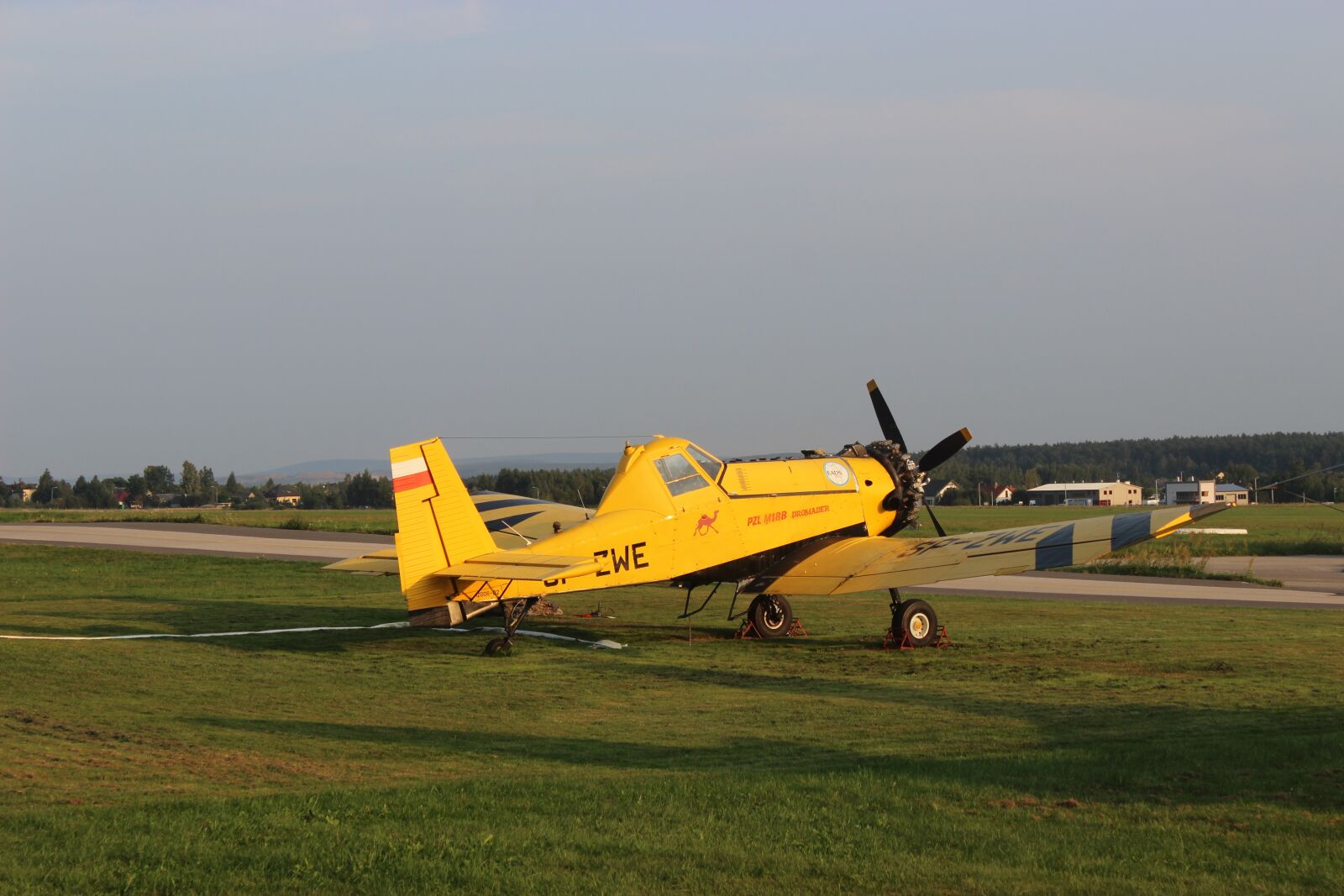 Canon EOS 600D (Rebel EOS T3i / EOS Kiss X5) sample photo. Airport, the plane, areoklub photography