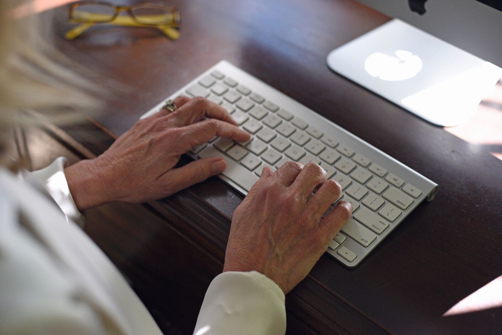 Nikon D810 sample photo. Typing, computer, keyboard photography