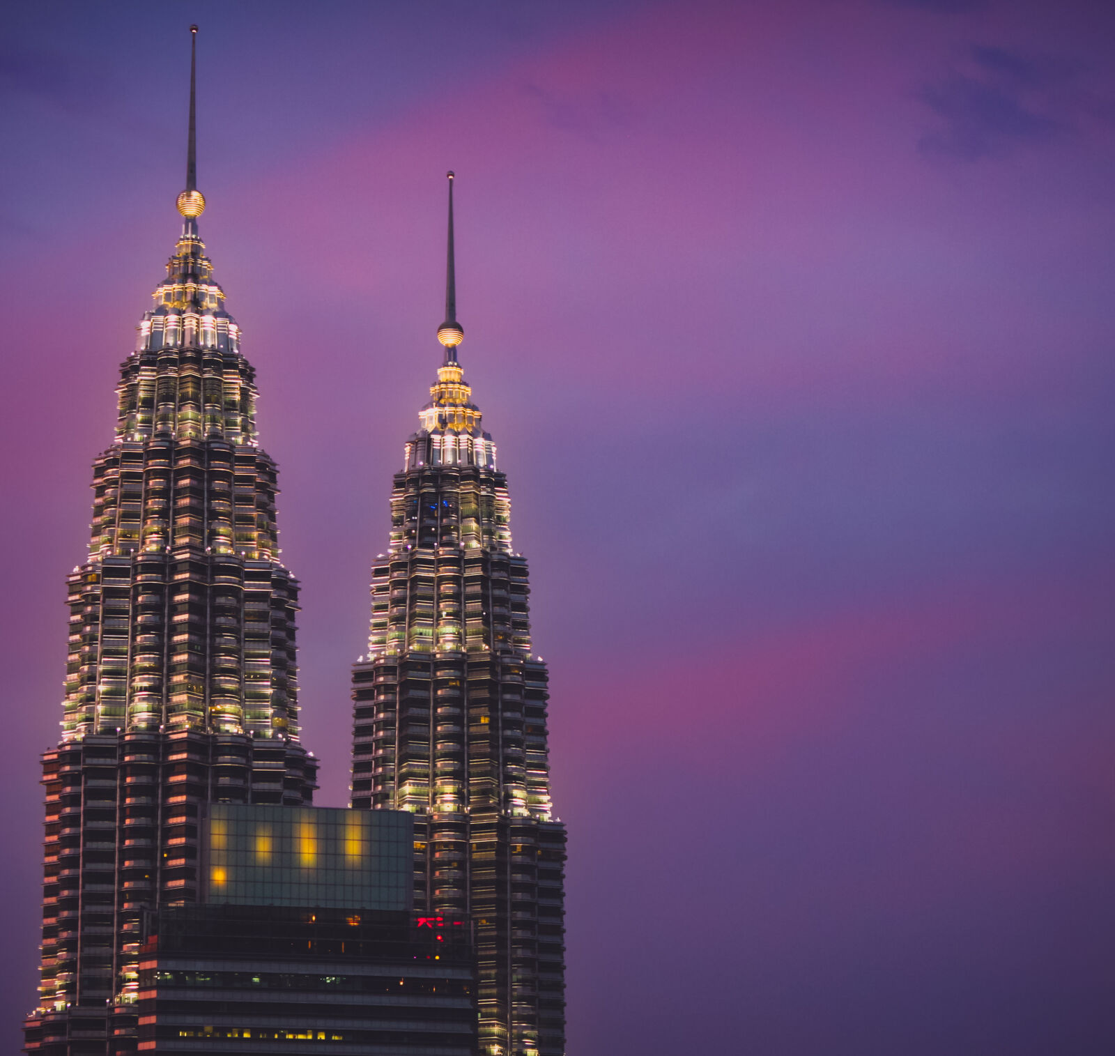 Canon EF-S 18-55mm F3.5-5.6 IS sample photo. Petronas towers - kuala photography