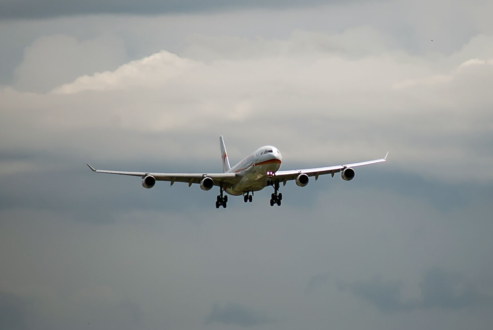 Nikon D3000 sample photo. Plane, surinam airways, airline photography