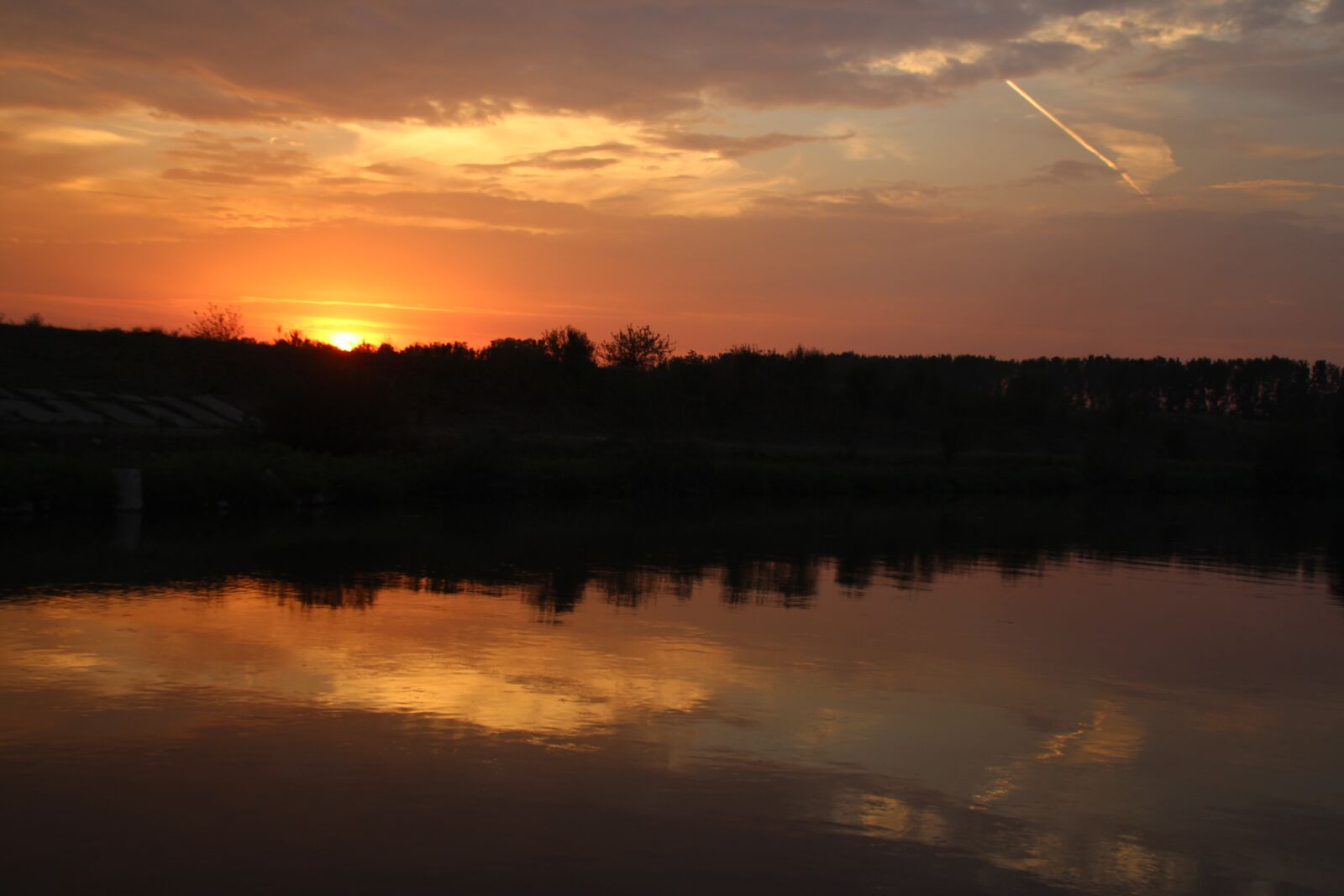 Canon EOS 700D (EOS Rebel T5i / EOS Kiss X7i) sample photo. Sunset, water, reflection photography