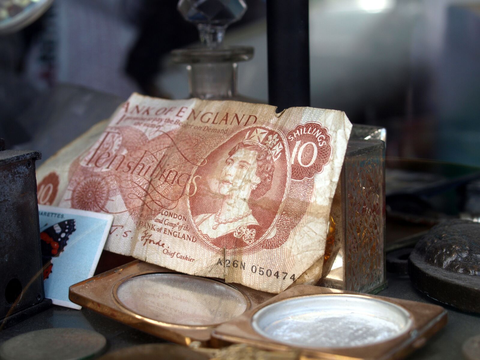 Olympus E-520 (EVOLT E-520) sample photo. Money, note, antiques photography