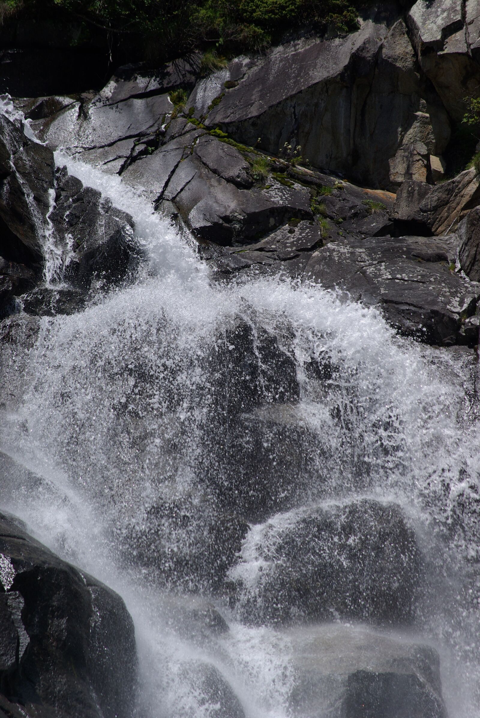 Pentax K10D sample photo. Waterfall, val of smoke photography