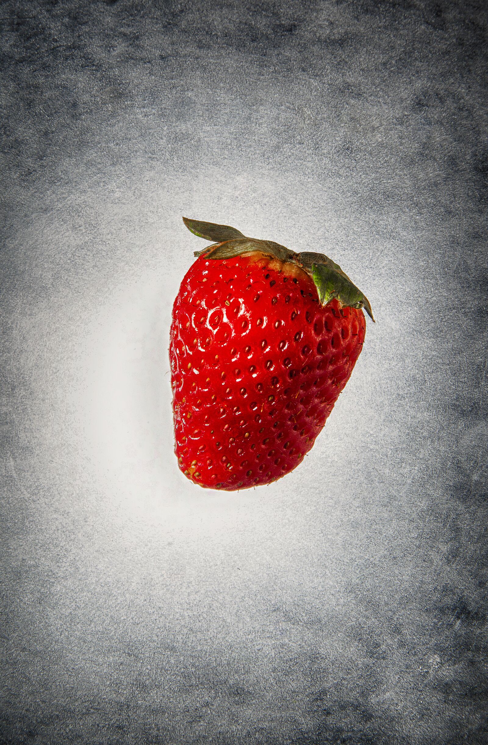 Canon EOS 5D Mark II + Canon EF 24-105mm F4L IS USM sample photo. Strawberry, silhouette, fruit photography