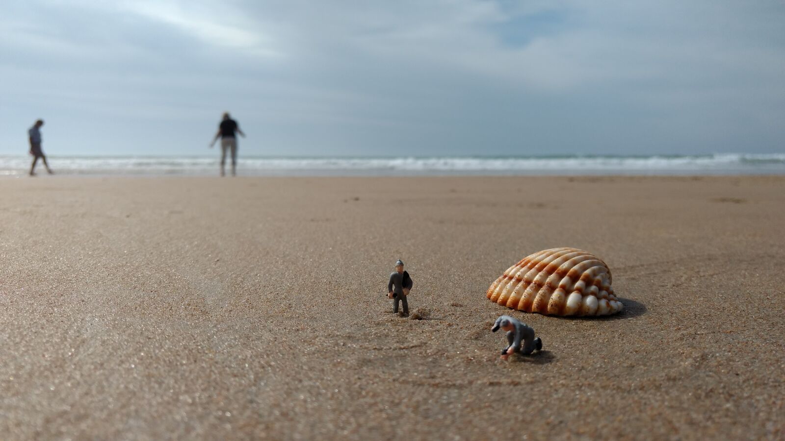 Motorola Moto G (4) sample photo. Miniature figures, water, vacations photography