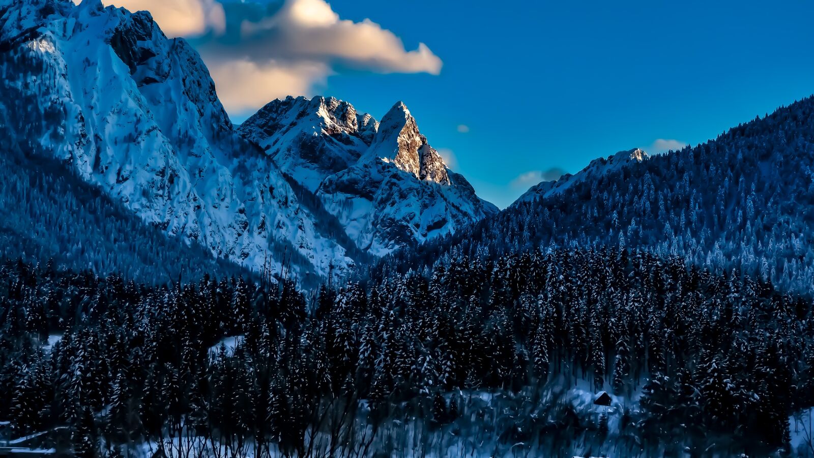 Nikon Coolpix B700 sample photo. Italy, mountain, blue photography