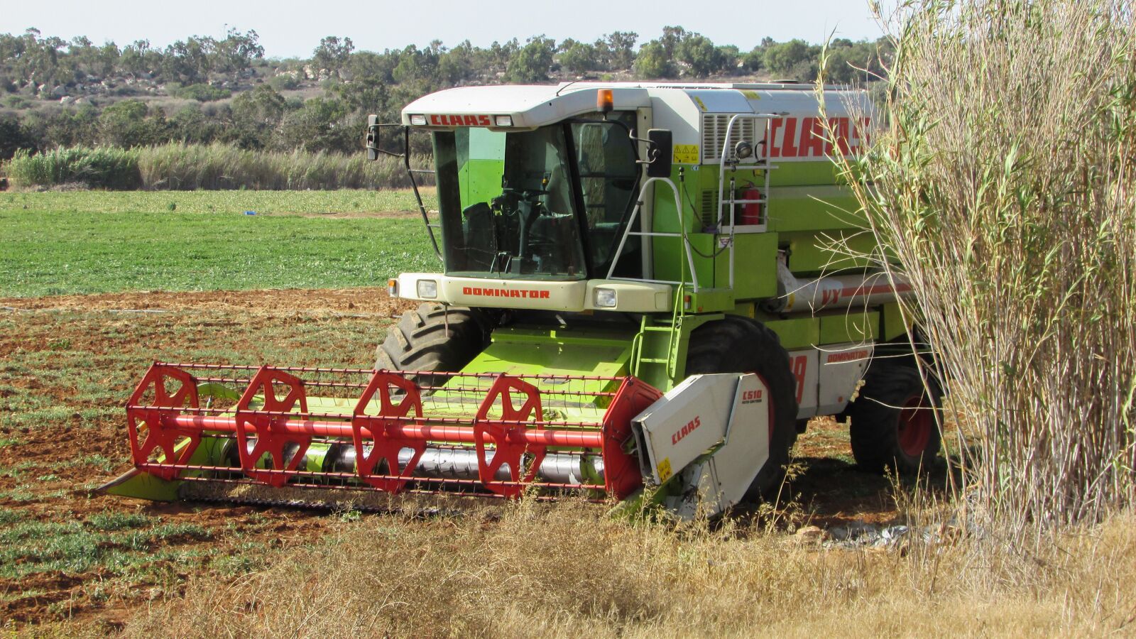 Canon PowerShot SX400 IS sample photo. Threshing machine, agriculture, machine photography