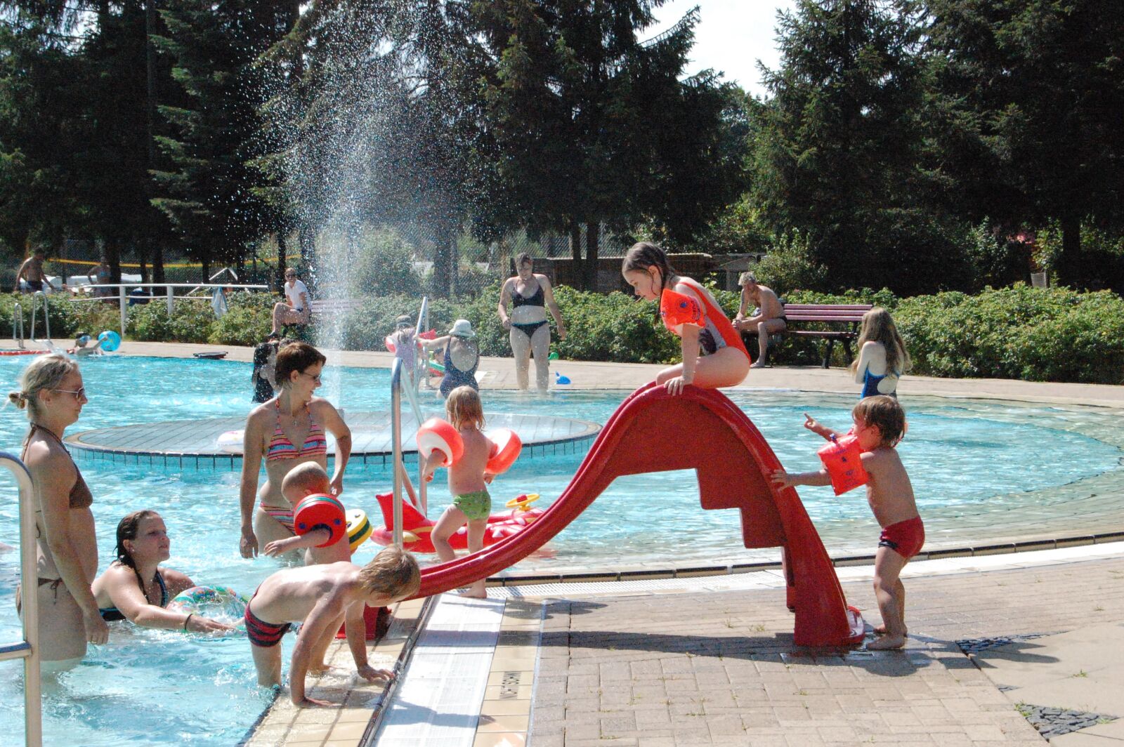 Nikon D40 sample photo. Outdoor pool, slide, swimming photography