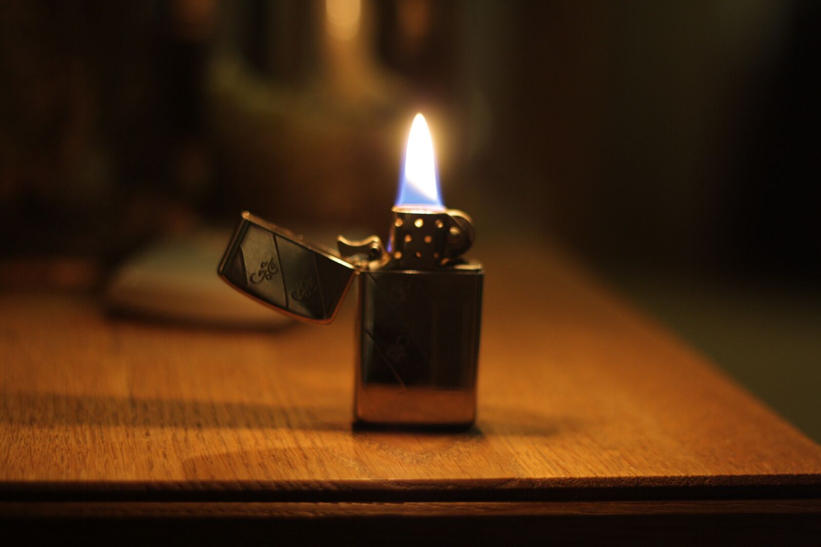 Canon EOS 1000D (EOS Digital Rebel XS / EOS Kiss F) sample photo. Zippo, flame, lighter photography