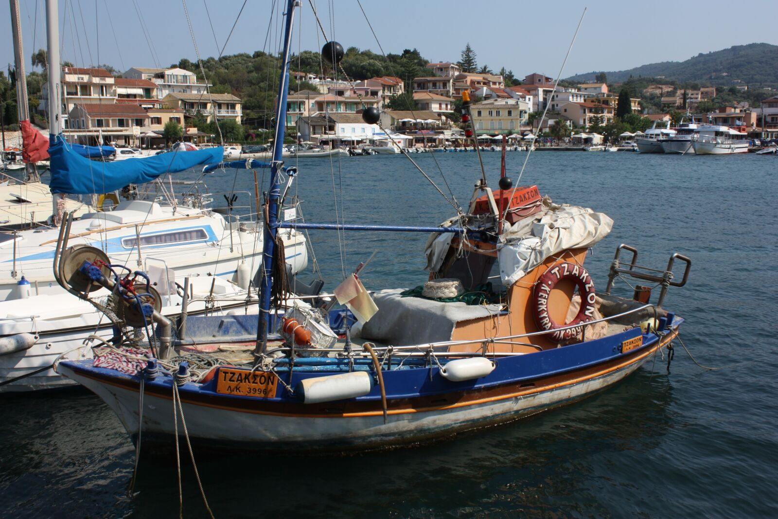 Canon EOS 450D (EOS Rebel XSi / EOS Kiss X2) sample photo. Fishing boat, boat, sea photography